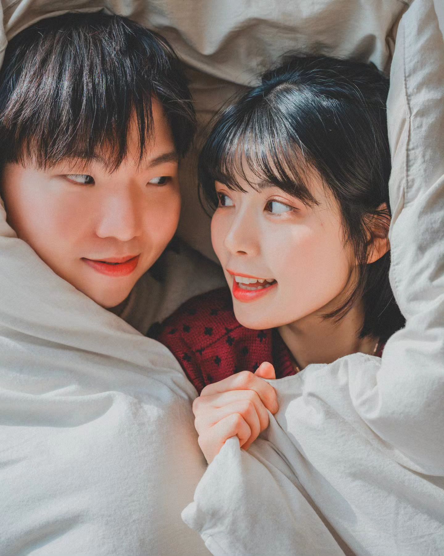 가장 예쁜 순간을 기록하는 행복🥰

2023년 한 해가 얼마 안남은 11월
올해 첫날인 1월1일부터 찍었던 사진들을 열어보니
행복했던 순간들이 가득했던 23년이었던거 같아요❕️

매달 기록했던 사진들을 보며 이때 이런일이 있었지 하고 더 생생하게 기억이 나고 그때 감정들이 생각나는거 있죠👀

그 행복한 감정이 떠올라서 이맛에 사진 찍는거 같아요💟
폴리들은 얼마 안남은 11월,12월도 더 행복하게 사진으로 남겨보려구요✨️

인님들도 가장 아름답고 예쁜 지금 이순간을 사진으로 기록해보시면 어떨까요🫶