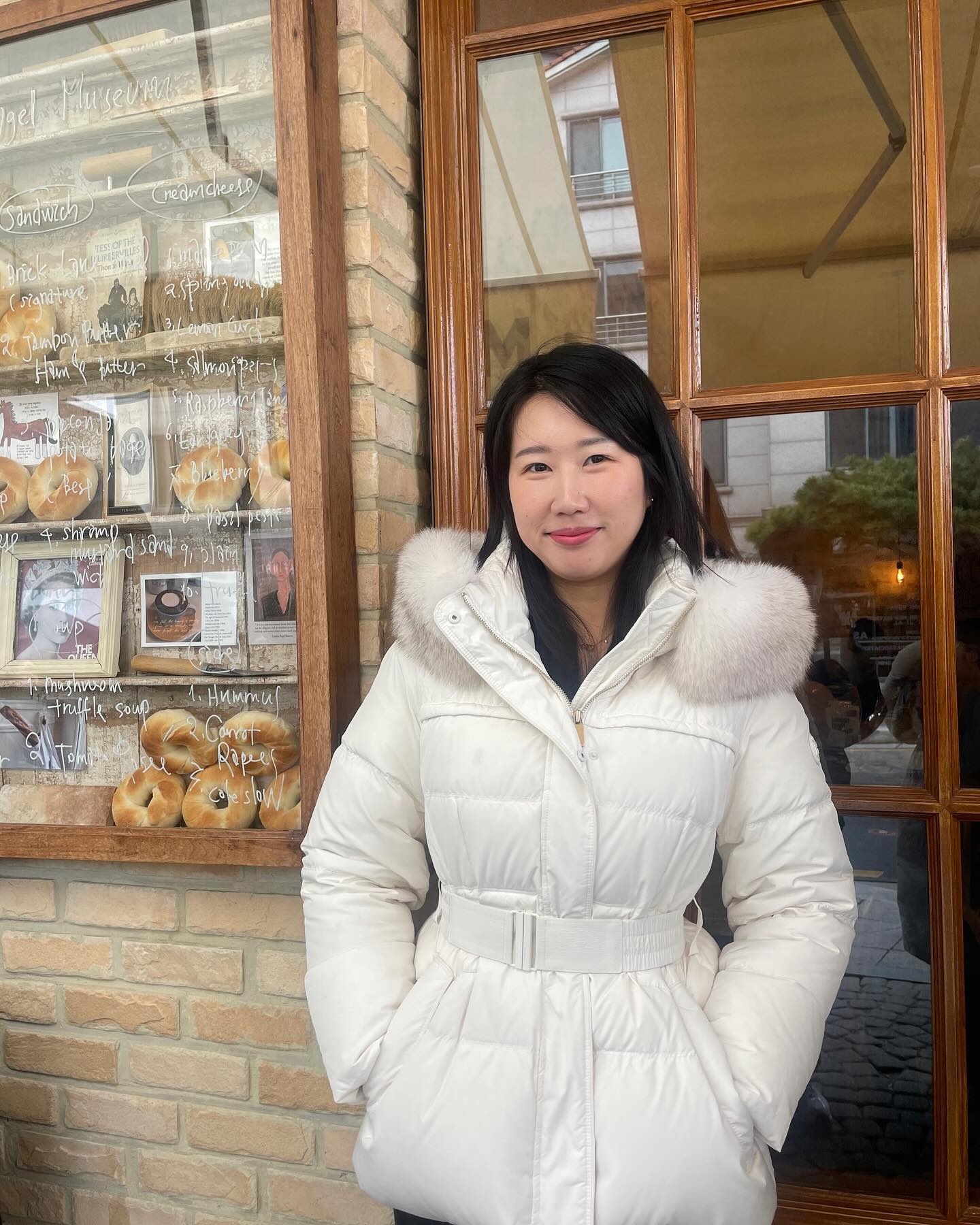 1월 1일부터 가족들과 일산에 한의원 재진 겸 서울 나들이🥯

웨이팅은 길었지만 
엄마아빠도 새로운 경험을 즐겨주셨닷!ㅋㅋ 

다이어트는 할거지만.. 빵은 포기모대..😭

+ 최애메뉴 : 블루베리!!!🫐 징짜블루베리맛이난드아!! 
+ 쪽파크림치즈 : 독특하고 맛있었는데 8500원은 좀 에바인듯 헤헤