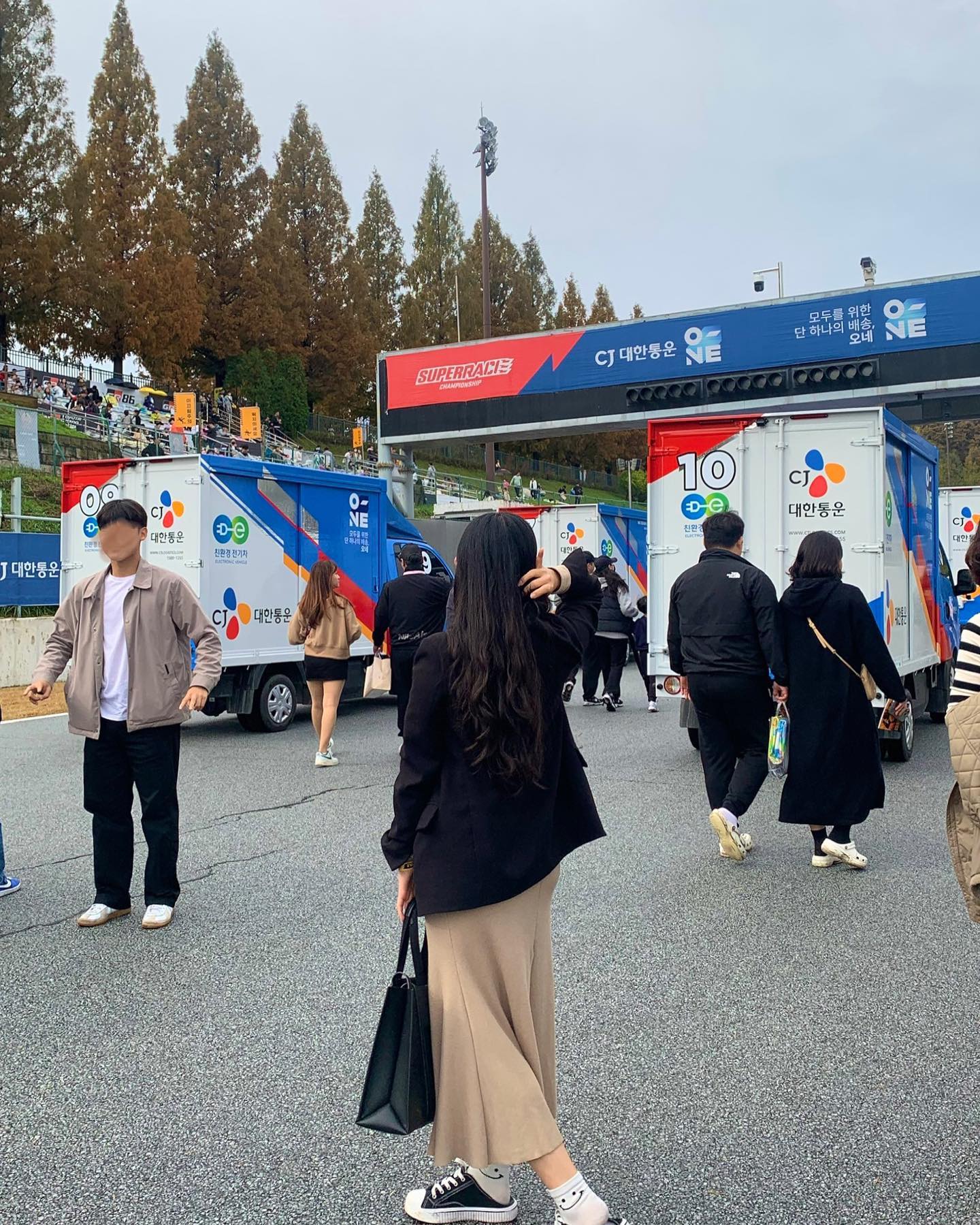 2023 SUPERRACE CHAMPIONSHIP🏆🏁

비와서 시즌 마지막 경기 걱정 많이 했는데 거짓말처럼 비가 그쳐줘서 역대급 재밌게 봤던 경기😍

찬준선수 시즌 우승 짜릿해💕🍾

다들 나 알아봐주신다고 하셔서 너무 좋았다😍

#슈퍼레이스챔피언십 #엑스타레이싱팀 #시즌챔피언