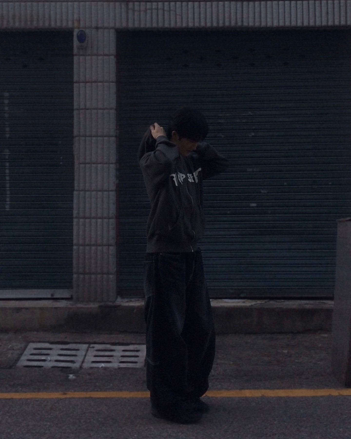 #협찬 official.tripshop 

지금 같은 날씨에 아우터로 입기 좋은 것 같아요. 재질도 부드럽고 시보리도 짱짱해서 좋았어요 ! 

#광고 #무신사 #트립샵 #후드티 #오버핏후드티 #후디 #티셔츠 #오버핏