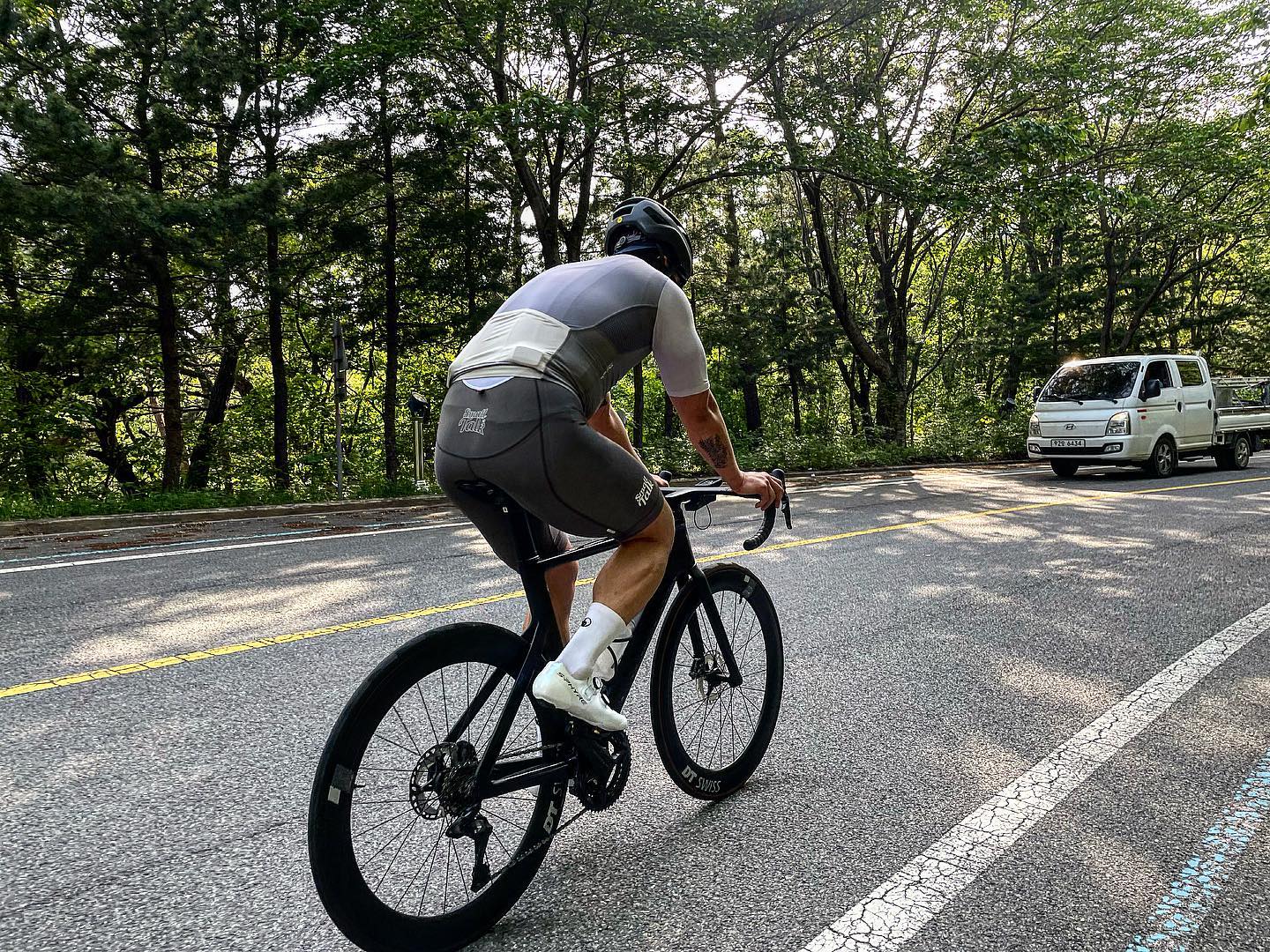 넌 여전히 멋지구나🤩

#쏠로 #캐니언 #성실함 

내가 가지고싶은거 다가진
내친구👍 남자는 언제나
블랙이지!!🤲

항상 열심히하고 긍정적인 
내친구 응원해👍

자전거는 연습 좀 더하고 🤣

간만에 라이딩 너무 즐거웠다!!
참고로 어깨 미쳤네🥹