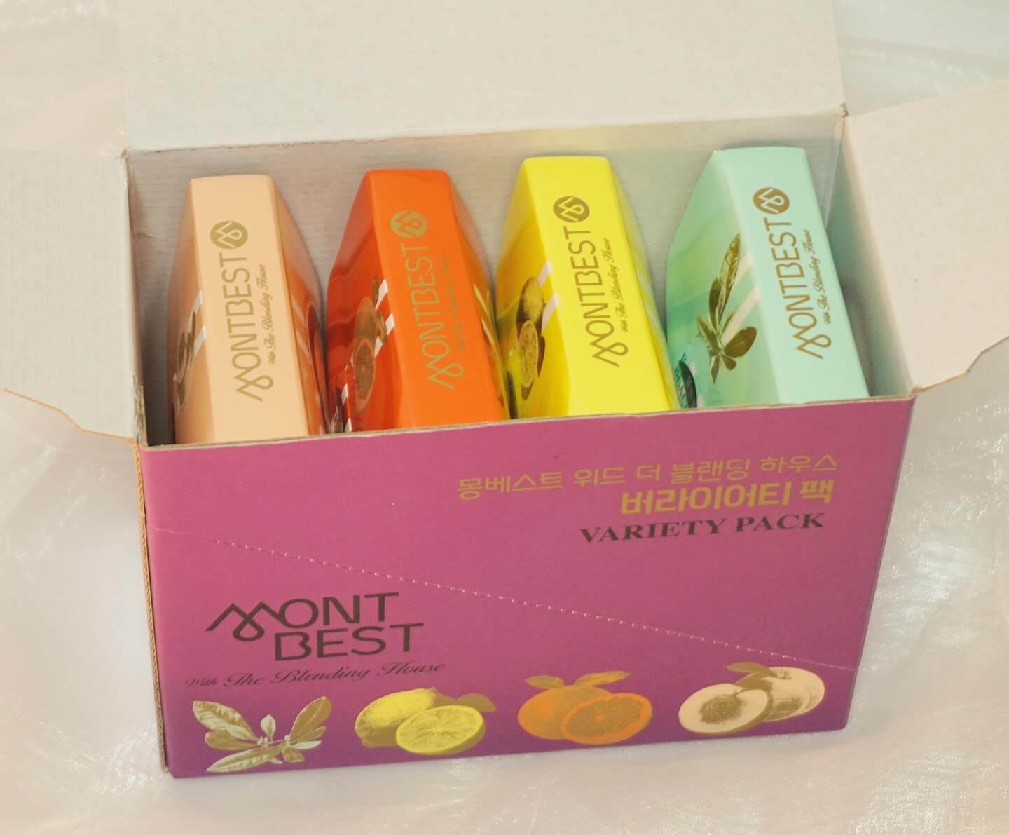 #할인구매 montbest #몽베스트 #몽베스트티
추워진 날씨 덕분에 따뜻한 
차가 생각나는데요. 조금 더 부드럽고
간편하게 즐길 수 있는 
몽베스트 블렌딩티예요!!🍵

저는 커피도 좋아하지만 
커피를 너무 많이 마신날에는 
차를 선호하는데요. 👍

몽베스트 블렌딩 티는 간편해서 너무 좋아요!!
그냥 스틱형태로 되어 있어서
더운날에는 차갑게 마시고, 추운날에는
따뜻하게 취향껏 마실수 있어서 좋더라구요!!🤍

가루분말형태라서 물에서도 쉽게 잘녹고
스틱이라서 파우치에 쏙 들고 다니면서
틈날때마다 마실 수 있어서 좋아요!!
언제 어디서나 나만의 티타임 가질 수 있어서
편하고, 당류가 포함되어 있지 않아서
칼로리 부담없이 티타임 가질 수 있어요
#몽베스트녹차  #디자인 #음식 #패션 #몽베스트홍차 #송혜교콤부차 #몽베스트위드더블랜딩하우스 #스페셜티 #뷰티 #송혜교티 #블랜딩티 #몽베스트콤부차 #코덕 #블랜딩하우스 #먹방