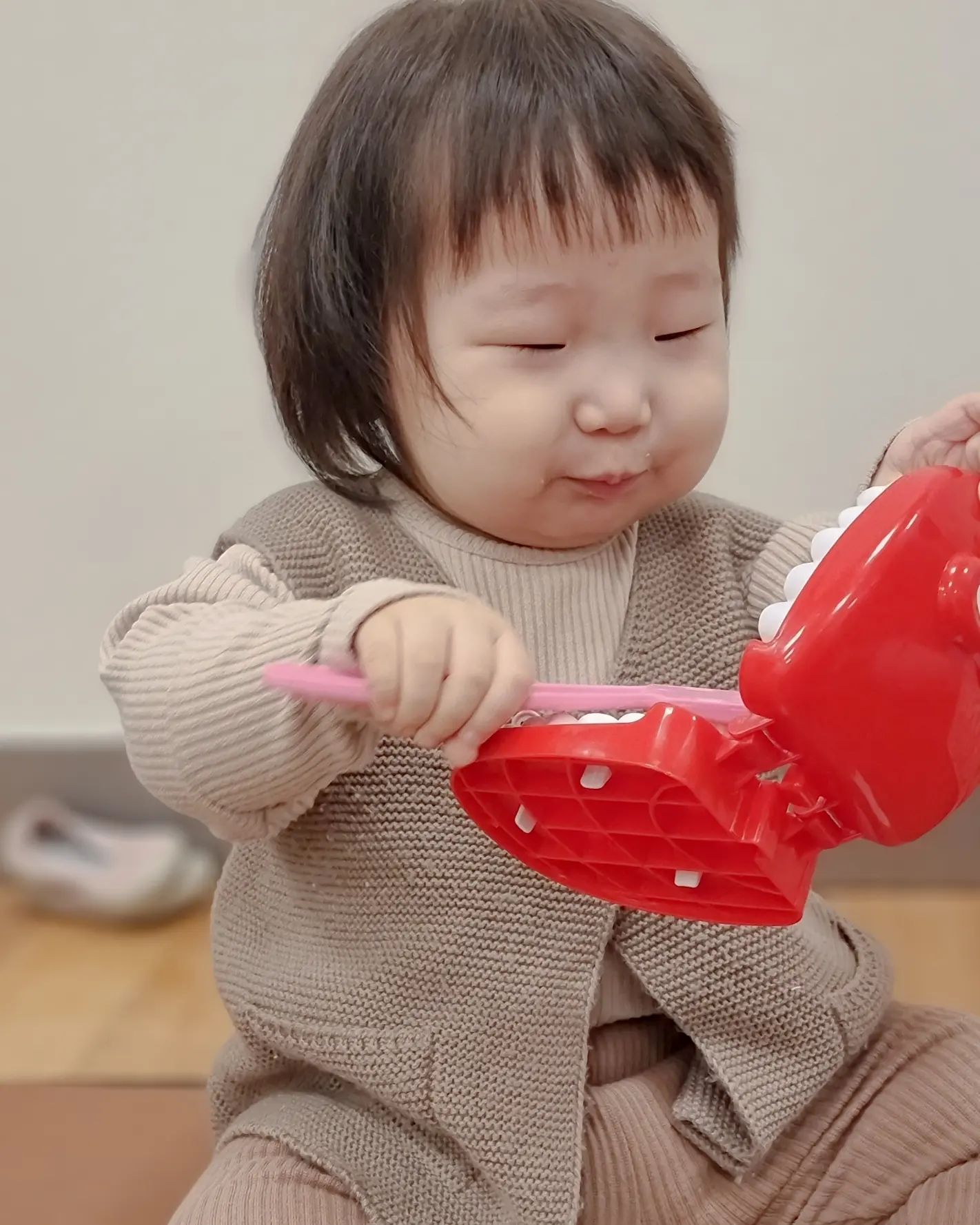 🧸

겨울학기 마지막 문센

치카치카를 냠냠냠으로 하는 또유
병원놀이하는데 가방에 자꾸 넣는
치료 안할꺼냐구ㅋㅋㅋ

이제 어린이집 생활 잘해보자👏

#지난피드 
#문센끝 
#엄마도출근
