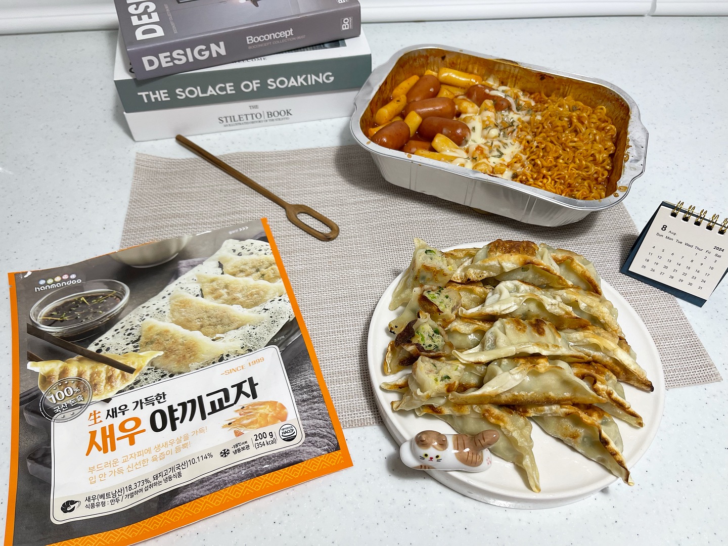 -
오늘의 #협찬
-
한만두 새우야끼교자 라볶이
아윤원픽 라볶이에 소시지
-
오늘은 한만두에서 새우야끼교자만두를 보내주셨어요

한만두 는요 ! 👀

✔️ 100% 국내산 돼지고기로 믿고 먹을수있는 재료
✔️ 부드러운 교자피와 새우가 가득들어있는 푸짐함
✔️ 새우 풍미가 가득~하고 식감까지 잡은만두! 
✔️ 구워도 쩌도 맛있고 새우완탕으로 즐길수있는! 
할인코드로 더욱 저렴하게 만나보세요😍

어제는 저녁으로 간단하게 분식한상!
만들어 봤는데요 사실 한만두+밀키트 떡볶이조합은
언제먹어도 합격이더라구용! ♥️

새우교자만두 특유의 풍미와 식감
요 만두는 구워도 쩌도 맛있으니 새우 좋아하시는
인친님은 드셔보시면 좋아하실꺼에요!

한만두샵에서 10% 추가할인 가능한 
할인코드 알려드려요! [ HLOVERS59 ] 
만두 사실때 잊지마시구 10%할인코드 사용해보세요😍
ㅡㅡㅡㅡㅡㅡㅡㅡㅡㅡㅡㅡㅡㅡㅡㅡㅡㅡㅡㅡㅡㅡㅡㅡㅡㅡㅡㅡ
제주 여행끝내고 아윤이 개학에 정신이 없었네요ㅋㅋ
울님들 걱정해주셔서 감사해요!🥹
저는 회복 잘했고 말짱(?)해요ㅋㅋㅋ

지난주 제주여행 다녀와서 텃밭 정리했는데요! 
토마토, 고추 뽑고 비닐걷었어요~ 더워죽을뻔
찐언니랑 겨울에 김장 도전해보려구 해요!! 
비닐씌우고 무, 배추 심기 가즈아〰️
이제 2주후? 고구마캐고 바질도 뽑을 예정입니닷😊
이상으로 텃밭은 잘있다 였습니다ㅋㅋㅋ

💌제품문의는 hanmandoo.official 
네이버 ❝ 한만두 ❞ 를 검색해주세요❤︎

#한만두 #아이간식추천 #만두맛집  #교자만두 #야식메뉴 #야식추천 #술안주추천 #맥주안주추천
