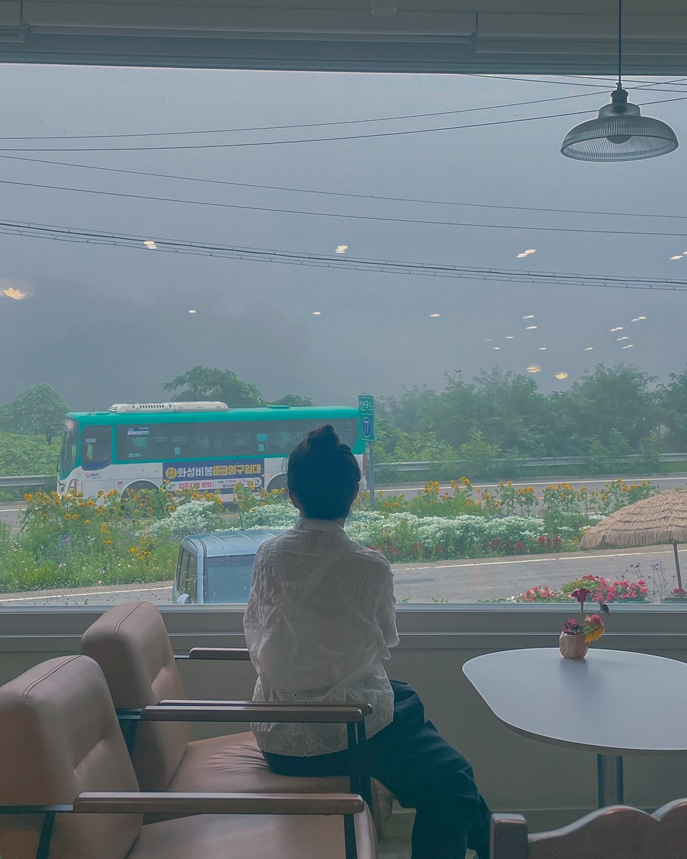 🔵

오늘은 안개가 가득 🌫️
일상이 여행같은 요즘의 근황 살짝,

📍우정다방
📷 iphone 12