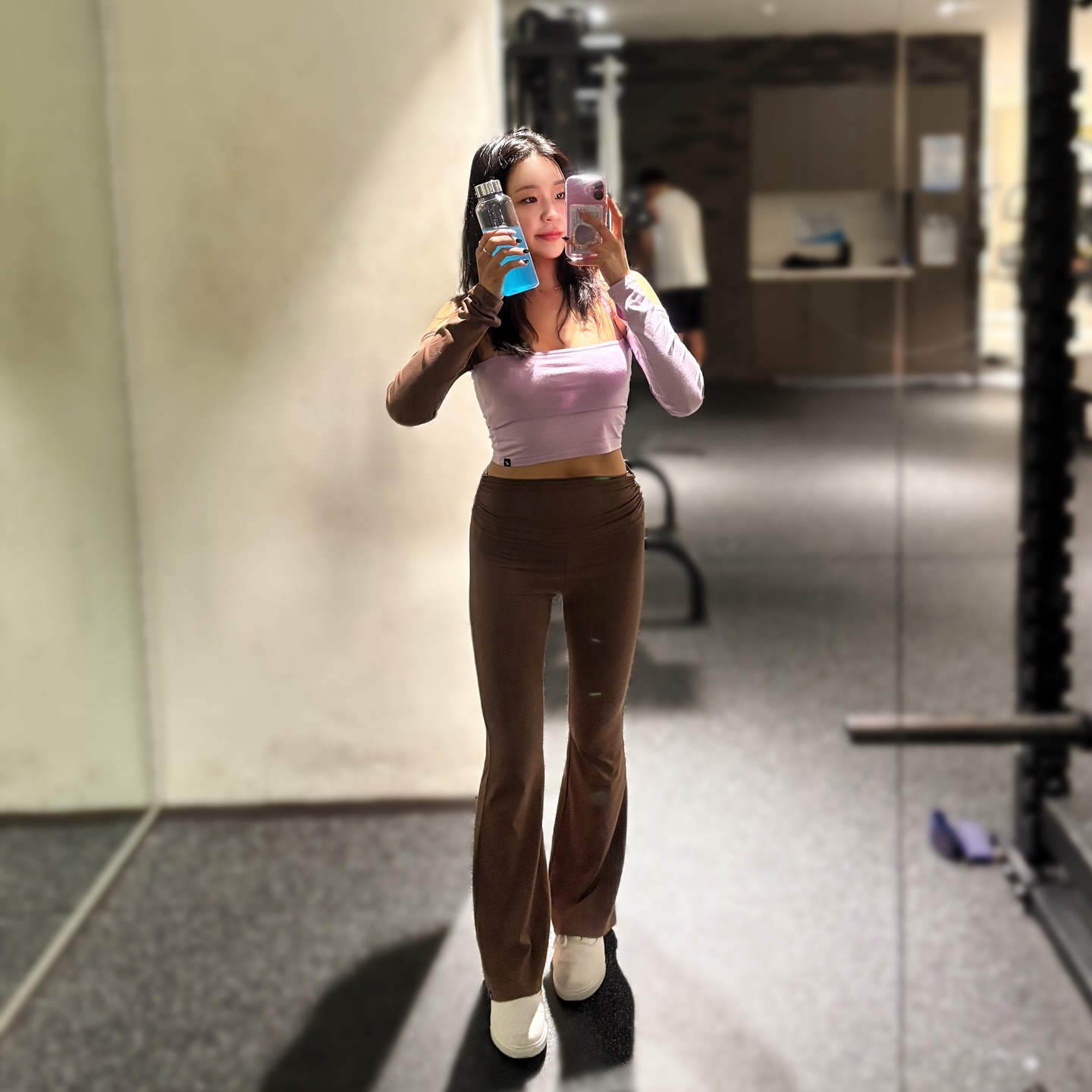 #광고

하루에 한포!
라인이 벌써부터 달라진 느낌💦

다이어트 정체기 올때 맥스컷 에메랄드워터 마셔주면서
체지방 컷팅🔥🔥

실제로 내돈내산으로 매달 마셔줬는데, 어찌아시고
이렇게 선물을...!!🥹🩵🤍

상큼한 레몬에이드 맛으로 맛있게 다이어트 가능하고요!!!
체지방은 다운 시켜주면서 
운동으로 인한 피로개선은 업!

무엇보다 ㅋㅋㅋ 화장실 엄청 잘감...💩
(배변활동에 도움을 주는 프락토올리고당 함유)

맹물마시기 힘들때 이렇게 1포,
에메랄드워터 마시면서 체지방 관리해주고 있답니당🫶🏻

눈바디 매일 체크해보면 ㅋㅋㅋ 술도 좋아하는 나인데🤣
일주일가량 금주하면서 
맥스컷 에메랄드워터 매일 마셔주니까
몸무게는 그대로여도 허리라인자체가 달라짐!!!

오늘도 그럼 체지방은 쏙!
득근되는하루🩵

healthhelper.kr
#헬스헬퍼 #맥스컷 #맥스컷에메랄드워터 #에메랄드워터 #다이어트워터 #다이어트보조제 #다이어트추천