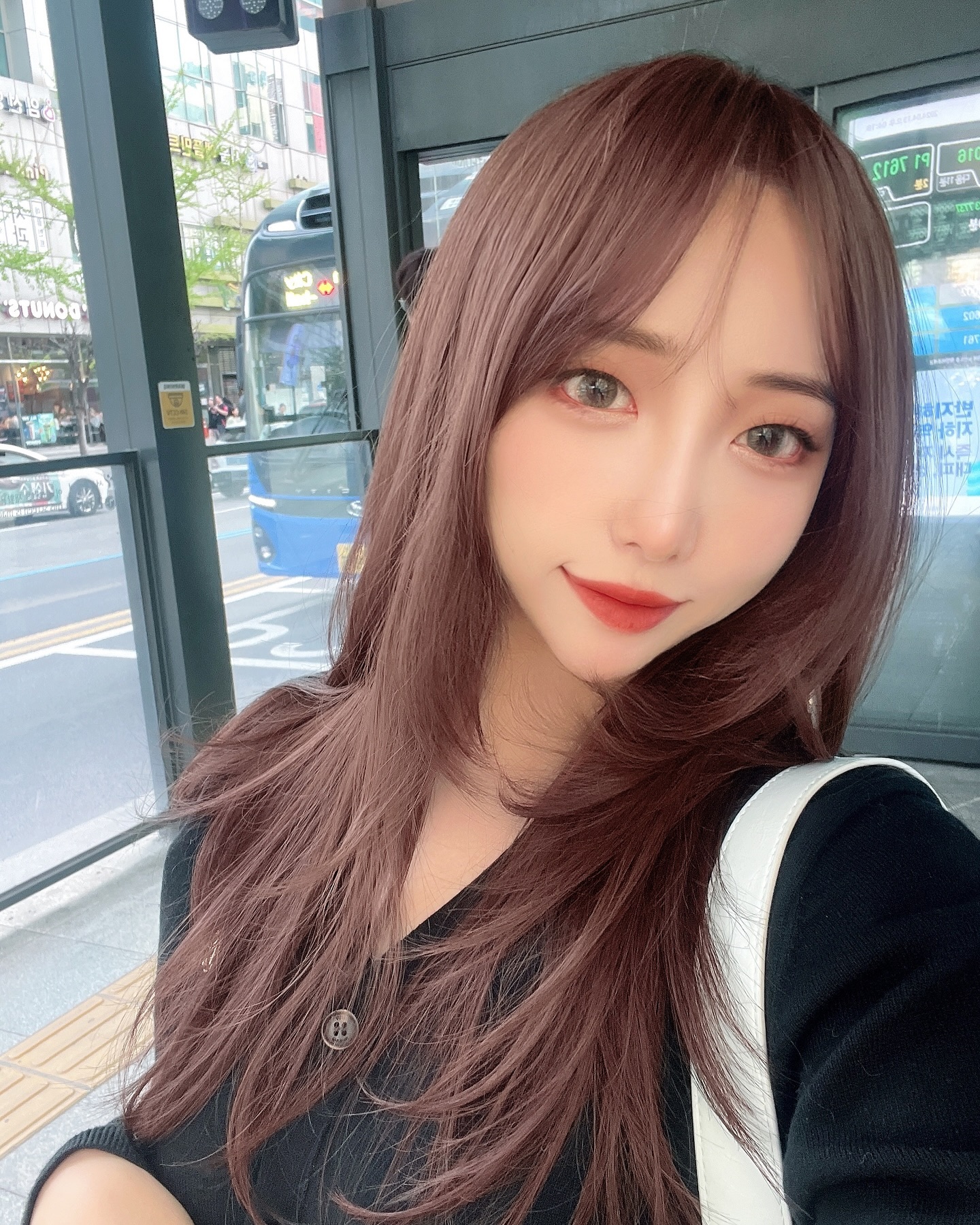 살쪄서 무너진 얼굴라인 찾으러 방문☺️!
받자마자 효과가 보이다니 여긴 찐이다

1대1 상담을 통해 꼼꼼히 시술해주시고 아프지않게
시술받는 중간중간 물어봐주시면서 신경써서 해주시더라구용
다음날 톤업까지 되고 역시 티타늄리프팅 사랑해ㅡㅜ❤️

#협찬 청담피부과 #피부과이벤트 #리프팅시술 #레이저리프팅 #리프팅레이저 #써마지 #동안중심 #동안중심의원 #강남피부과 #압구정피부과 #피부과추천 #티타늄리프팅 #조창환원장님 #구소연원장님 #리프팅관리 #모공케어
