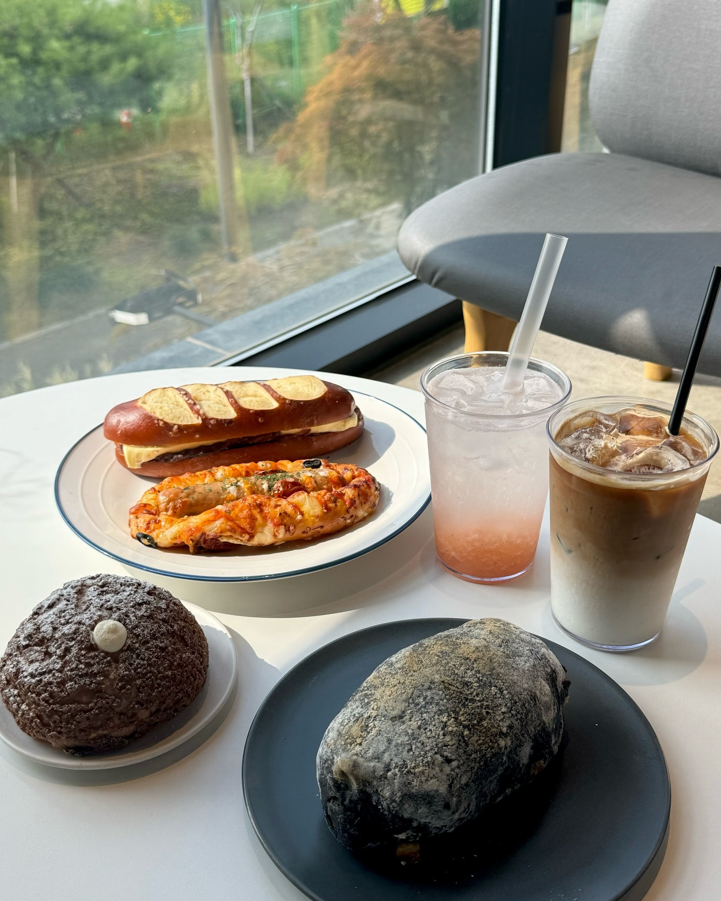 #광고 #협찬
위례에 새로 생긴 대형 베이커리카페 밀파니💫

맛은 당연하고 요즘 유행하는 빵들이 다 있어서
빵순이는 행복했습니당 빵이 최고야~🐷💞
.
.
.
#selfie #selca #셀피 #셀카 #얼스타그램  #대학생 #직딩 #위례카페 #위례대형카페 #위례베이커리카페 #송파구카페 #잠실맘 #위례맘 #위례키즈카페 #먹방 #오늘뭐먹지 #좋아요 #좋반 #선팔 #맞팔 #소통 #인친 #밀파니 #밀파니카페