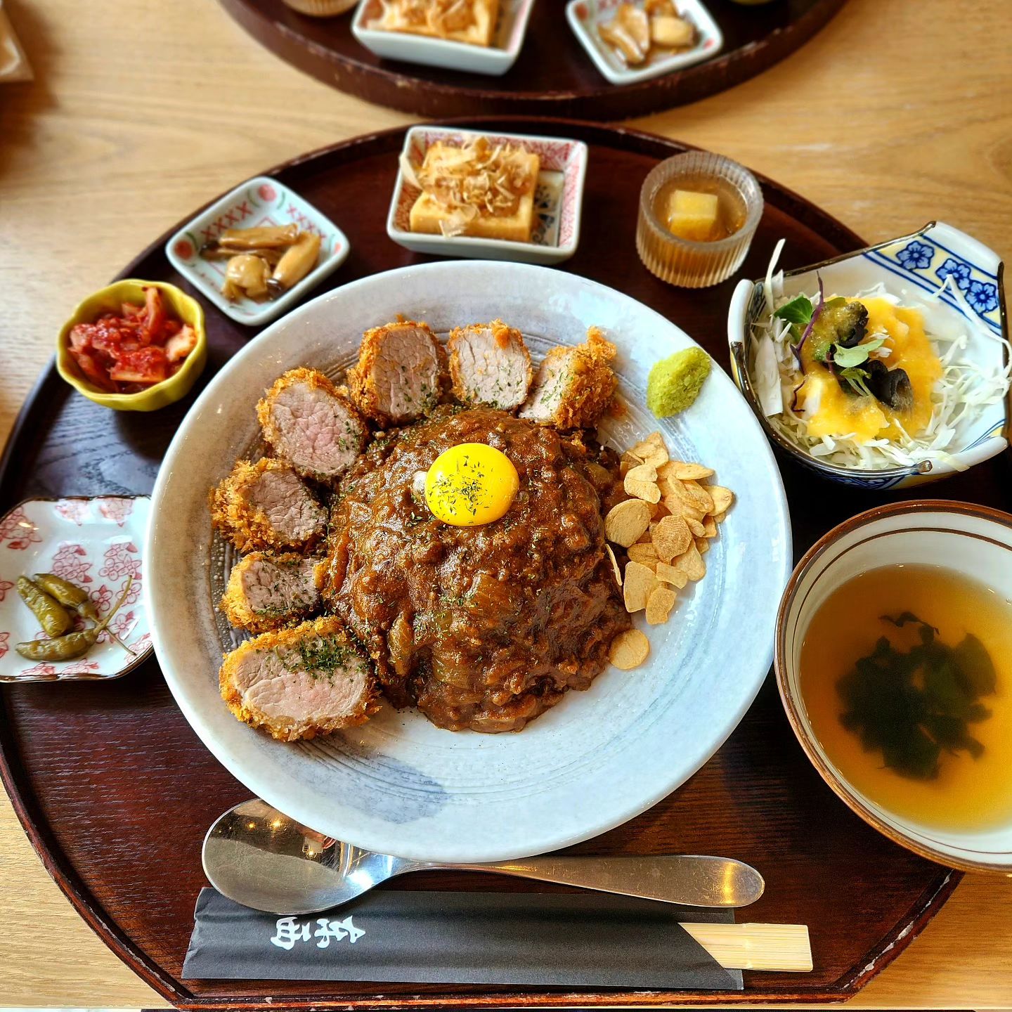 📌 김포 일본 가정식 한상차림&이자카야" 다이닝이치"

📍히레카츠카레 정식
📍돈카츠 정식

정갈하고 깔끔한 한상차림으로 돈까스 맛집이에요!
겉바속촉 말그대로고 같이 곁들여 먹을 수 있는 반찬들도 세심하게 신경쓰신게 느껴졌어요!

또 다이닝이치는 낮에는 식사 밤에는 이자카야로도 운영하신답니다 :)
김포 돈까스 맛집으로 다이닝이치 추천!👍

🔍운영시간
✔️매주 일요일 휴무
✔️월,화,수,목,금,토 11:30 ~ 22:00

✔️평일 브레이크 타임 15:00 ~ 17:30
✔️평일 낮 라스트 오더 14:30

✔️주말 브레이크 타임 16:00 ~ 17:30
✔️주말 낮 라스트 오더 15:30

✔️저녁 라스트 오더 21:00
🚩경기 김포시 김포한강4로212번길 60