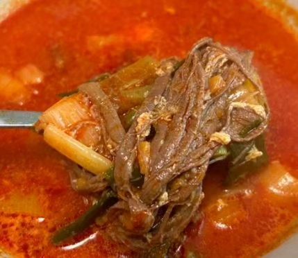 #광고 
​

칼칼하고 매운맛이 있기 때문에
속풀이 해장으로 개운하게 !!
국밥에 한잔 하기에 좋았습니다.
신선한 야채와 고기가 들어가서 
일반 음식점에서 사먹는 육개장보다 더 깊고 진한 맛이 나서 좋았어요.
겨울날 뜨듯한 국물에 밥 한공기 뚝딱 하고 싶을때 마다 생각날것 같은 홍익육개장!
종종 주문해서 냉동실에 쟁여둬야겠어요ㅎㅎ

hongikfood

#홍익육개장 #홍익푸드 #육개장밀키트 
#밀키트 #맛집밀키트 #프리미엄육개장