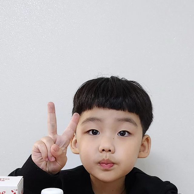@eun.__.mi0313 on Instagram: "#제품협찬 <닥터라인 헤모키즈> 닥터라인 헤모키즈는 유소아 대상 인체적용 시험을 통해 철분(페리틴) 수치가 증가가 확인 된 맛있는 딸기맛 액상형 철분 보충용! 특