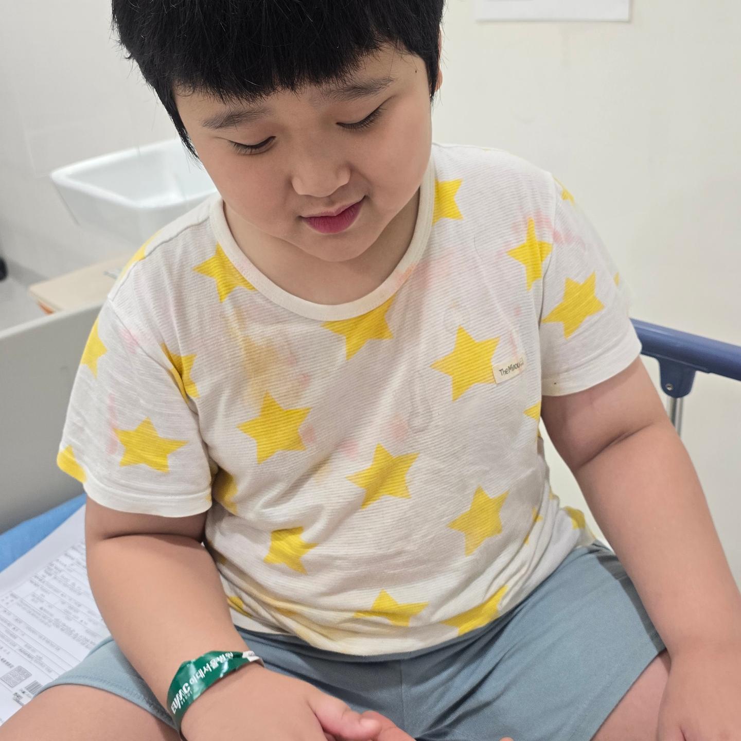 열이 스물스물 올라오더니 40도찍고 119불러서 응급실 입원...
하루사이에 많이 나아져서 다행이다.
폐렴이라니!!!!!!
그와중에 병원 밥 먹방중
#폐렴 #육아일기 #마이코플라즈마폐렴 #이대서울병원 #입원중 #먹방