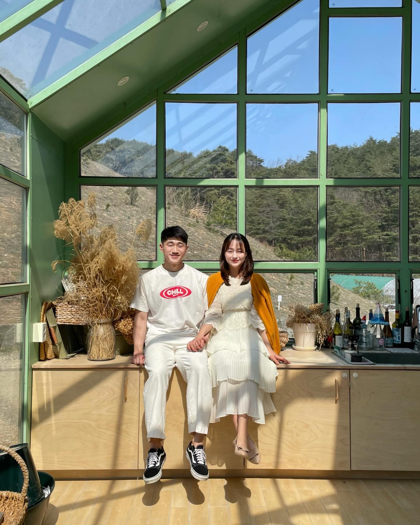 조용한 산 중턱에 첼로 무반주 모음곡 1번이 울려 퍼지던 곳. 
주말 양양이 맞나 싶을정도로 조용하고 온실이며 야외공간이며 살랑거리는 바람만 가득했던 곳.🍃

🏷️ farm11은 토요일 일요일만 영업해요
임시폐업했다가 다시 영업을 시작했어요☺️