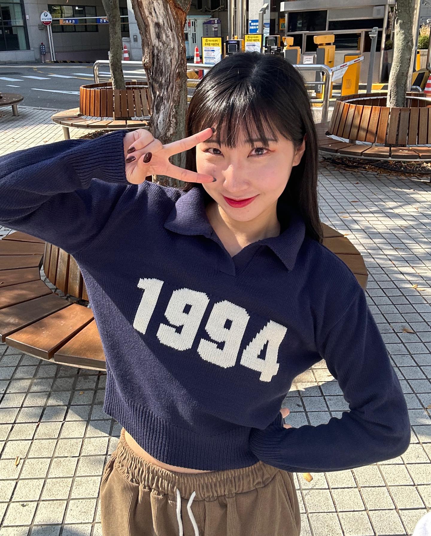#ad 요즘날씨에 딱 입기좋아💙
.
춥다가도 덥다가도 추운 가을에 니트와 가디건 필수!!
감기안걸리는 꾸안꾸스타일링을 엠플레이그라운드에서😎🙌
.
mplayground_official 
.
#엠플레이그라운드크루 #엠플레이그라운드홍대점 #mpgcrew #옷스타그램 #옷맛집 #홍대옷가게 #홍대옷가게추천 #옷가게 #스트릿패션 #힙합 #가을코디 #옷코디 #옷추천 #카라니트티 #가디건 #남색옷 #가을코디 #가을 #니트 #가을패션 #추천코디