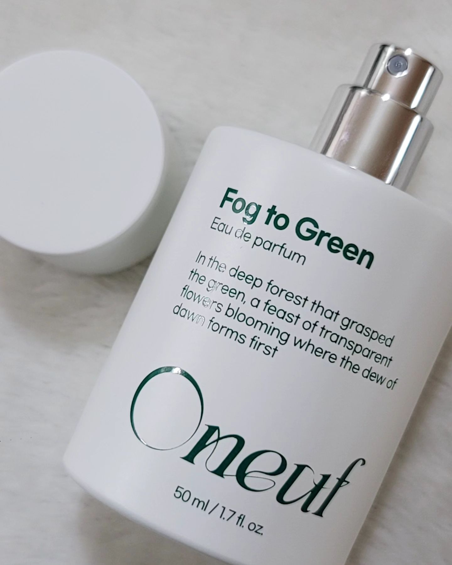 촉촉함을 머금은 시트러스와 허브로 피어나는 역동감!🌿✨️
오누프 oneuf_official 
[Fog to Green]
'
오누프의 포그 투 그린(Fog to Green)은,
 새벽 숲속을 산책하며, 여린 꽃들을 만난 느낌의 향수입니다!🌿✨️
'
달이 머무는 한 끝나지 않을 새벽, 날이 선 차가움이 감도는 이슬이 맺힌 숲의 공기 '새벽숲' 플로럴향 이 문구를 보고 Fog to Green을 선택했는데 설명에 딱 맞는 향이었습니다!☁️
'
남녀 상관없이 쓰기 좋은 시트러스향으로 너무 플로럴향이 강하지도않고 은은하면서도 시원하면서도 싱그러운향이라 지금처럴 날이 풀리고 있는 늦겨울에서 초봄에 사용하기 좋은 향 같습니다!🍋
'
자기전에 뿌려주고 자면 조용한 숲속에 뽀송한 이불덮고 누워서 밤하늘을 구경 하는 느낌을 느낄 수 있는 힐링향수 그자체인 오누프 Fog to Green 추천드립니다!🙋🏻‍♂️
'
#오누프 #오누프향수
#여자향수추천 #남자향수추천 #인생향수