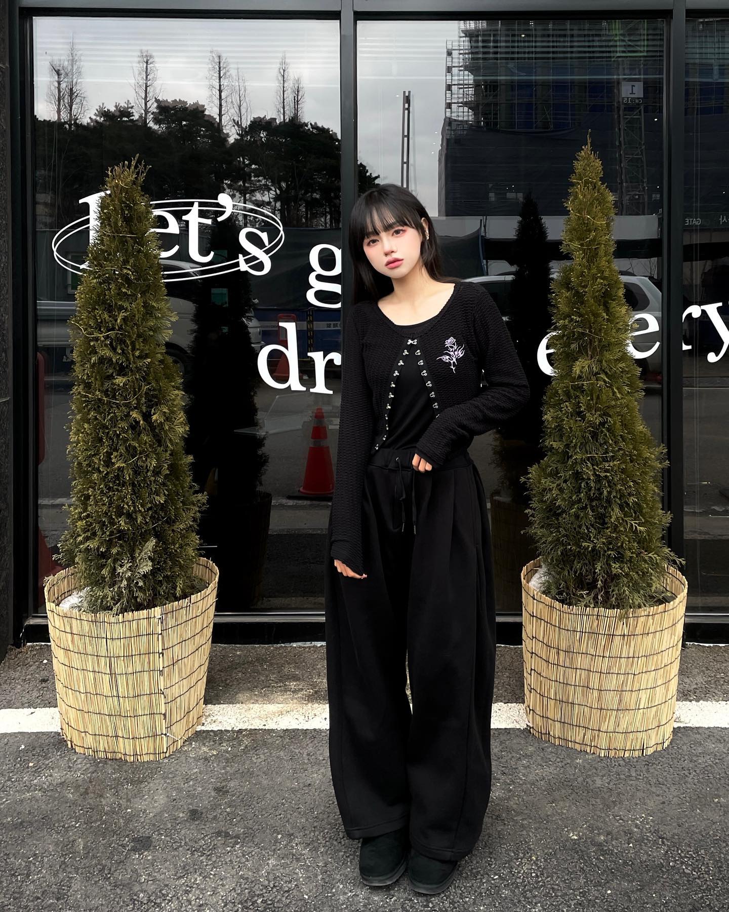 dontaskmyplan_official #제품제공 
🖤와이드핏 투턱 플리츠 스웻 팬츠_블랙
핏이 세상 이쁜 #dontaskmyplan #widepants 👀

안감도 도톰한 기모라서 겨울에도 따듯하게 입을 수 있고 ♨️
뒷주머니 포켓에 부착된 포인트 라벨과 원턱 디자인 덕분에  더 유니크해져서 맘에 든다 ₍₍ ( ๑॔˃̶◡ ˂̶๑॓)◞📛
.
.

#돈애스크마이플랜 #스웻팬츠 #와이드팬츠 #투턱팬츠 #원턱팬츠 #와이드팬츠코디