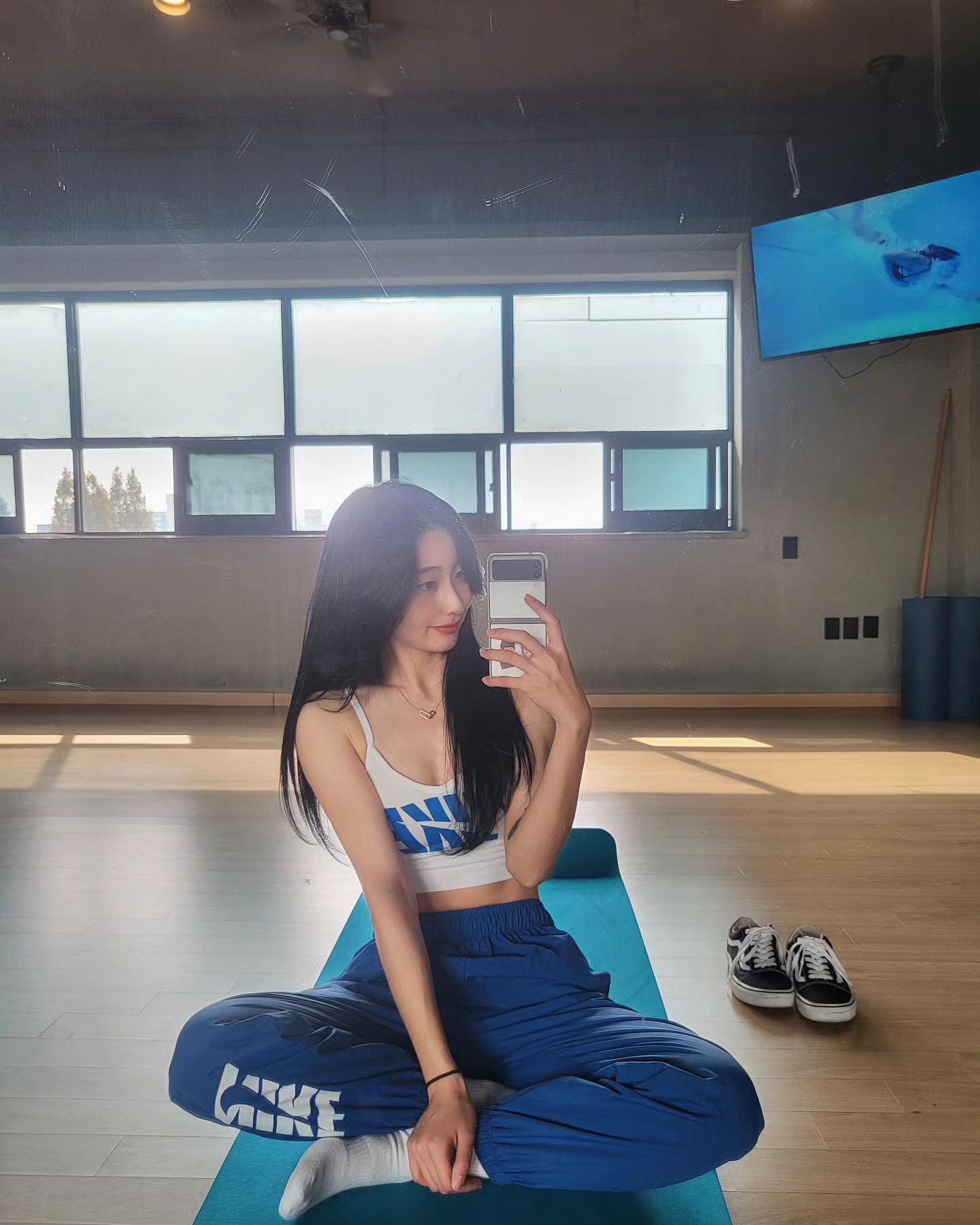 10월이 벌써 이틀밖에 안남았다니🥲
2023년도 얼마 안남았다는게 왜이렇게 실감이 안날까요 시간 넘 빨라ㅠㅠ

아침부터 공부하고 이빨 위에 이빨이 나올려고 하는거 같아서 거의 6년만에 치과가는중인데 왜 무섭지...?
치과는 어렸을 때나 지금이나 무서운건 똑같네요😭
제발 별 일 아니길 바라는 중...ㅎㅎ