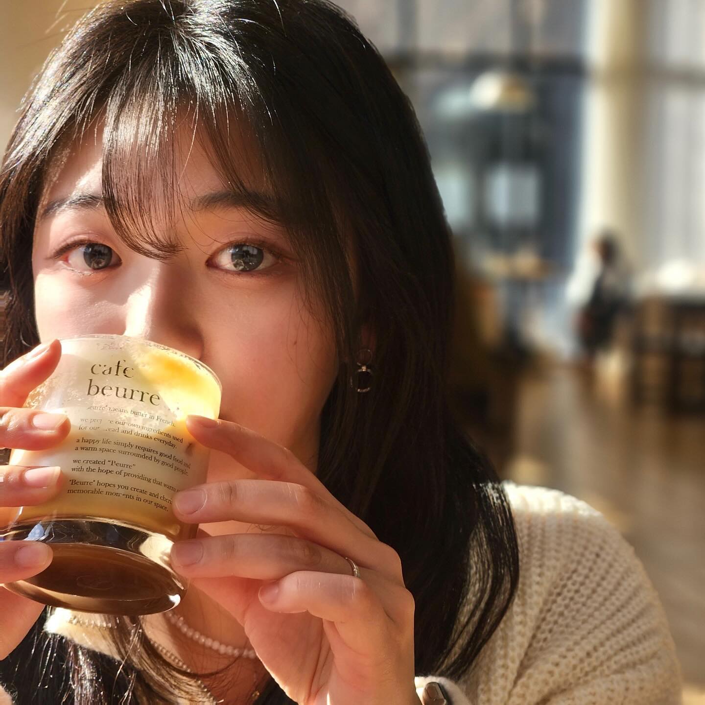 나를 좋아하는 사람의 시선에서 보는 나ෆ⸒⸒
언니 나 엄청 좋아하네ㅎㅎ

언니가 미친맛 카페라고 데려가준 뵈르!
근데 진짜...엄청나..♥ 
누가 집 앞에 만들어 주면 좋겠당

시그니처 뵈르라떼랑 바게트가 들어간 메뉴는
꼭 먹어줘 누가 가서ෆ˙ᵕ˙ෆ

이케아랑 가까우니까 이케아 가기 전에 가면 
완전 만족스러운 코스!

+ 요즘 환친자 되어버린 사람 있나 다음편 빨리 내놔줘,,
.
.
.
.
.
#동탄 #동탄카페 #기흥 #기흥카페 #이케아 #평택 #평택맛집 #평택카페 #안성카페 #잠봉뵈르 #사진맛집 #사진작가 #인물사진 
#뵈르 #카페뵈르