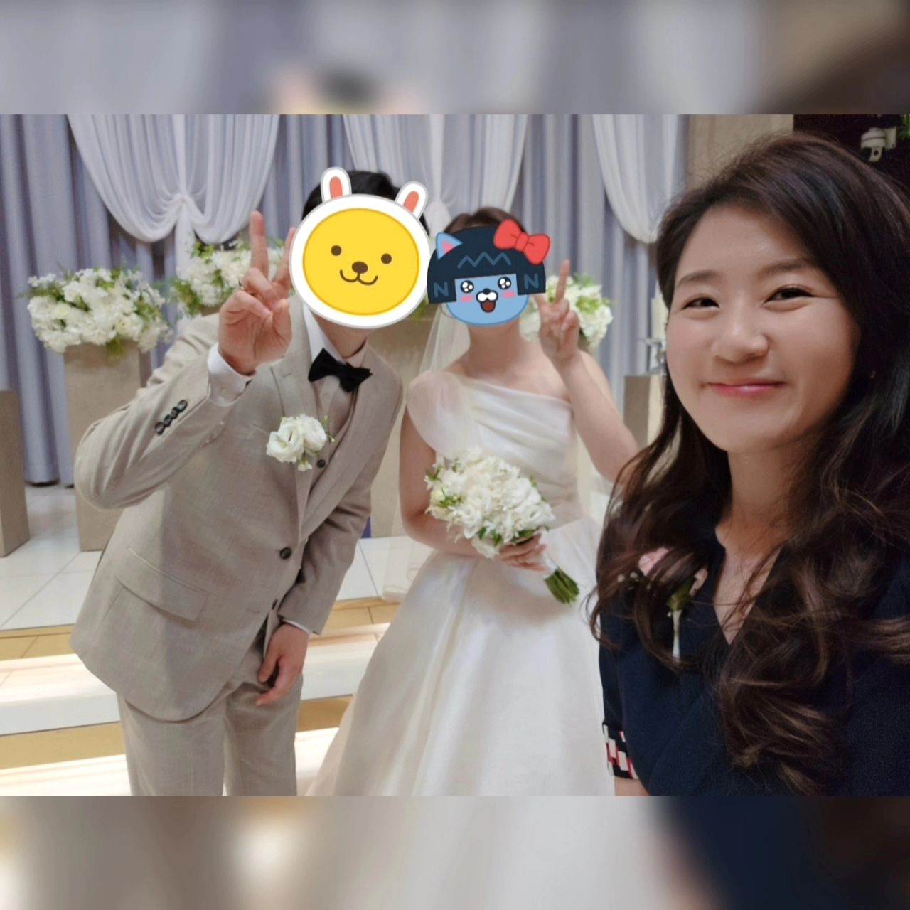 #진주예식 #결혼식사회 

절대 잊지 못할 오늘의 예식☺️
다시 한 번 두 분의 결혼을 진심으로 축하드려요🎉
그리구 정말 끝까지!! 저 믿구 맡겨주셔서 정말 감사드려요!!

토요일에~ 또 100km가 넘는 길이라~ 정말 넉넉~~~~하게 출발을 했는데 가면 갈수록 도착 시간이 늦어지는게 뭐람!! 
예식이 11시인데 11시5분 도착 예정💢 1시간 동안 정말 안전하게 밟았습니다😵‍💫 차를 버리고 퀵 오토바이를 불러야 할까 까지도 생각했던 진주 가던 길~~ 

하지만 정말 감사하게도 신랑님이 전화주셔서 천천히 조심해서 오라고 말씀해 주시는데😭 차분하고 친절한 신랑님의 목소리에 더더더 밟을수 밖에 없었어요~~ 두 분 끝까지 저 믿고 맡겨주셔서 정말 감사했습니다!!❤️

15분 전 도착해서 식순 체크와 함께~ 아무렇지 않은 듯!! 시작했던 개식선언🎤 끝나고나니 손과 다리가 후덜덜
다음주 또 진주예식은 3시간 전에 출발합니다!!😄 

신랑,신부님~~~ 정말 감사했어요💕
행복하게 잘 사십쇼~~😍☺️

#제이스퀘어호텔 #진주결혼식 #결혼식사회자 #최성이 #최성이아나운서 #여자아나운서 #여자결혼식사회자 #아나운서사회 #부산결혼식사회자 #경남결혼식사회자 #진주결혼식사회자 #🎤