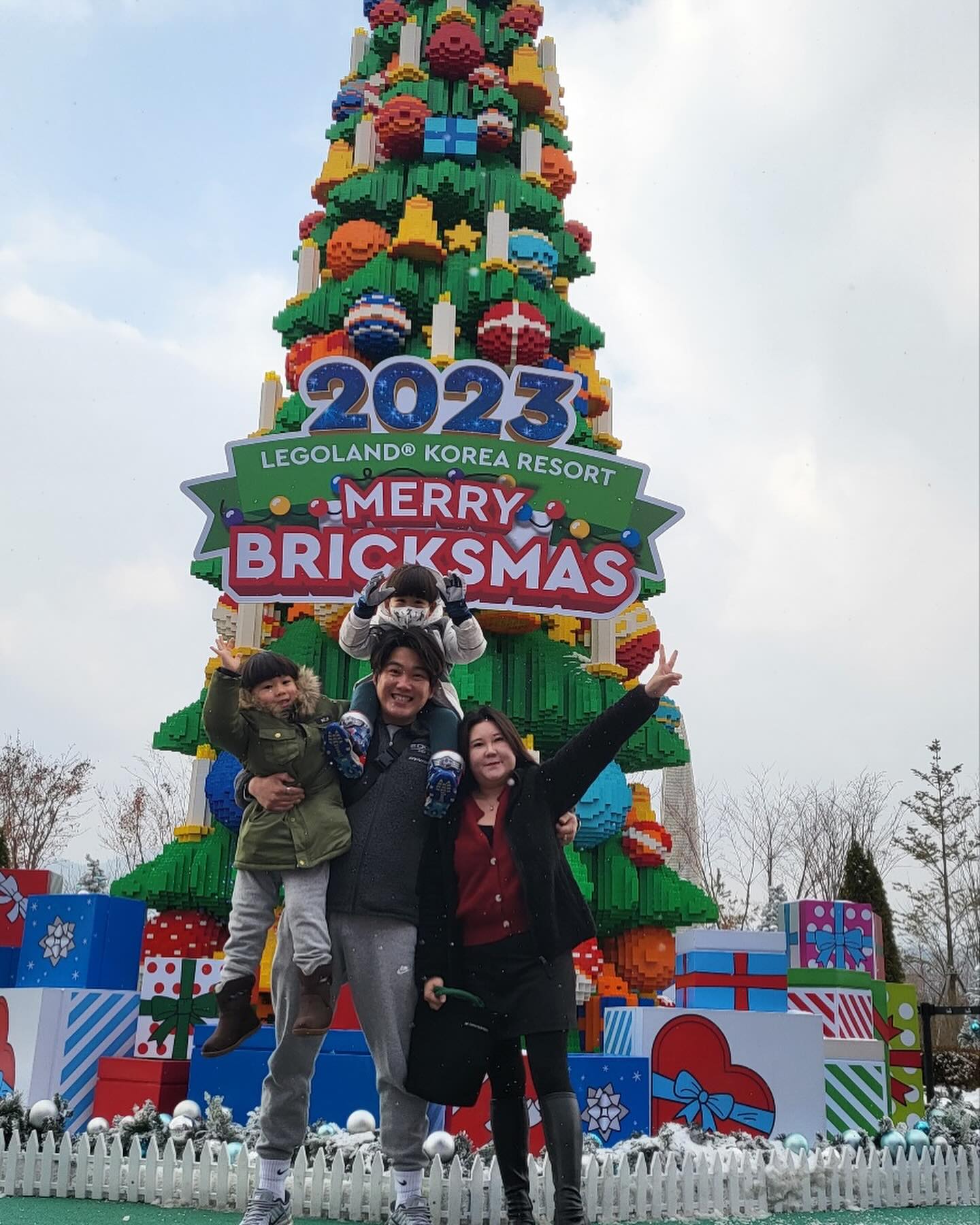 2023년 크리스마스
레고랜드로 마무리🎄
.
내년에는 더 좋은일만 가득해주길❤️
#레고랜드 #크리스마스 #트리천국 #사진찍으러레고랜드
#행복하자