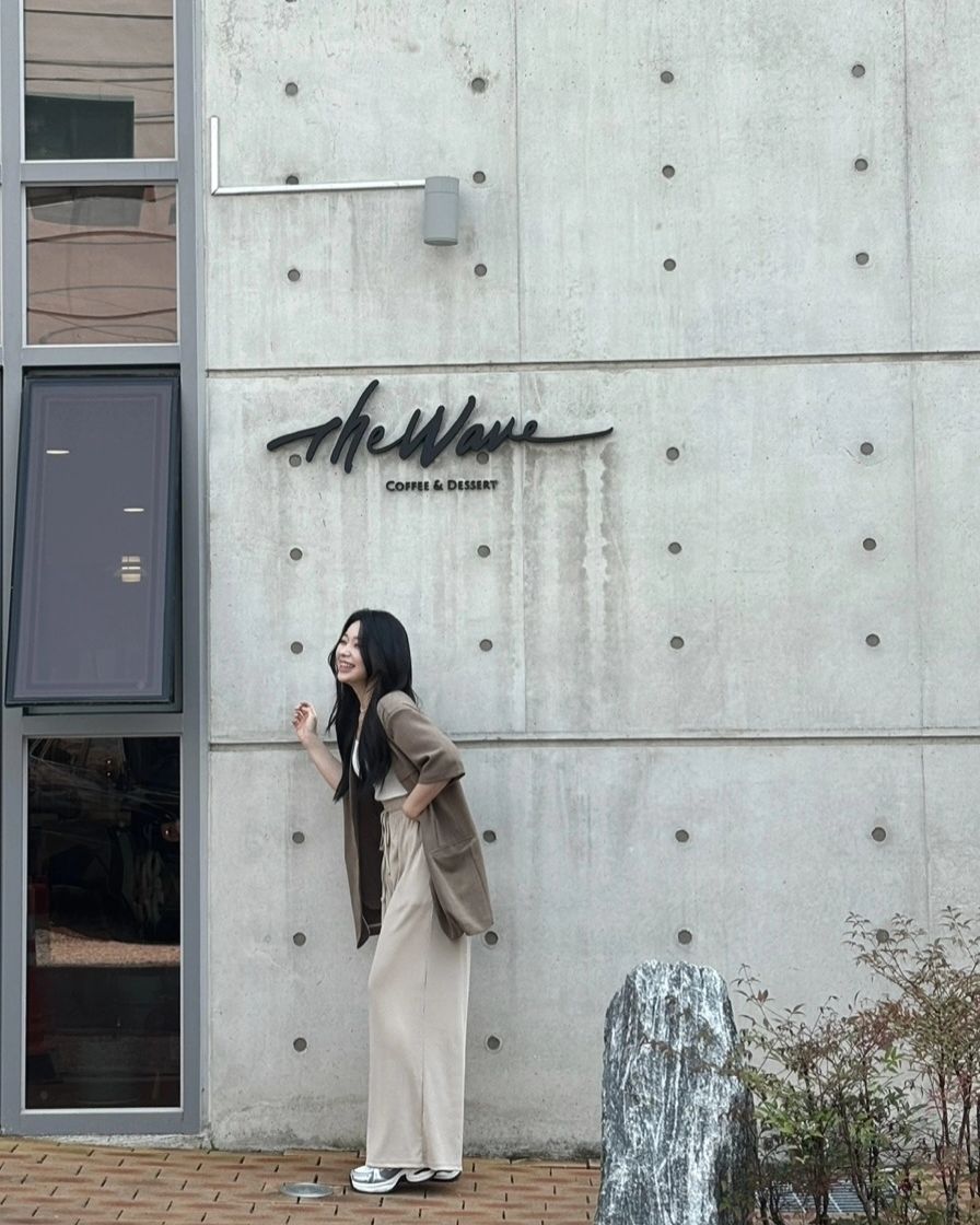 The Wave(더웨이브)☕️

진주 시내안에 이런 카페가있었다니,,🩶
가격도 너무너무 착한데 비싼커피보다 맛있어서 놀랐,,🫢
.
.
.
#진주시내카페 #진주대형카페 #카페투어
#카페추천 #카페일상 #일상 #일상소통 #진주맛집 #진주시내맛집 #커피맛집 #더웨이브 #오늘날씨너무좋아 #내기분도봄 #봄 #봄룩 #커피한잔할래요