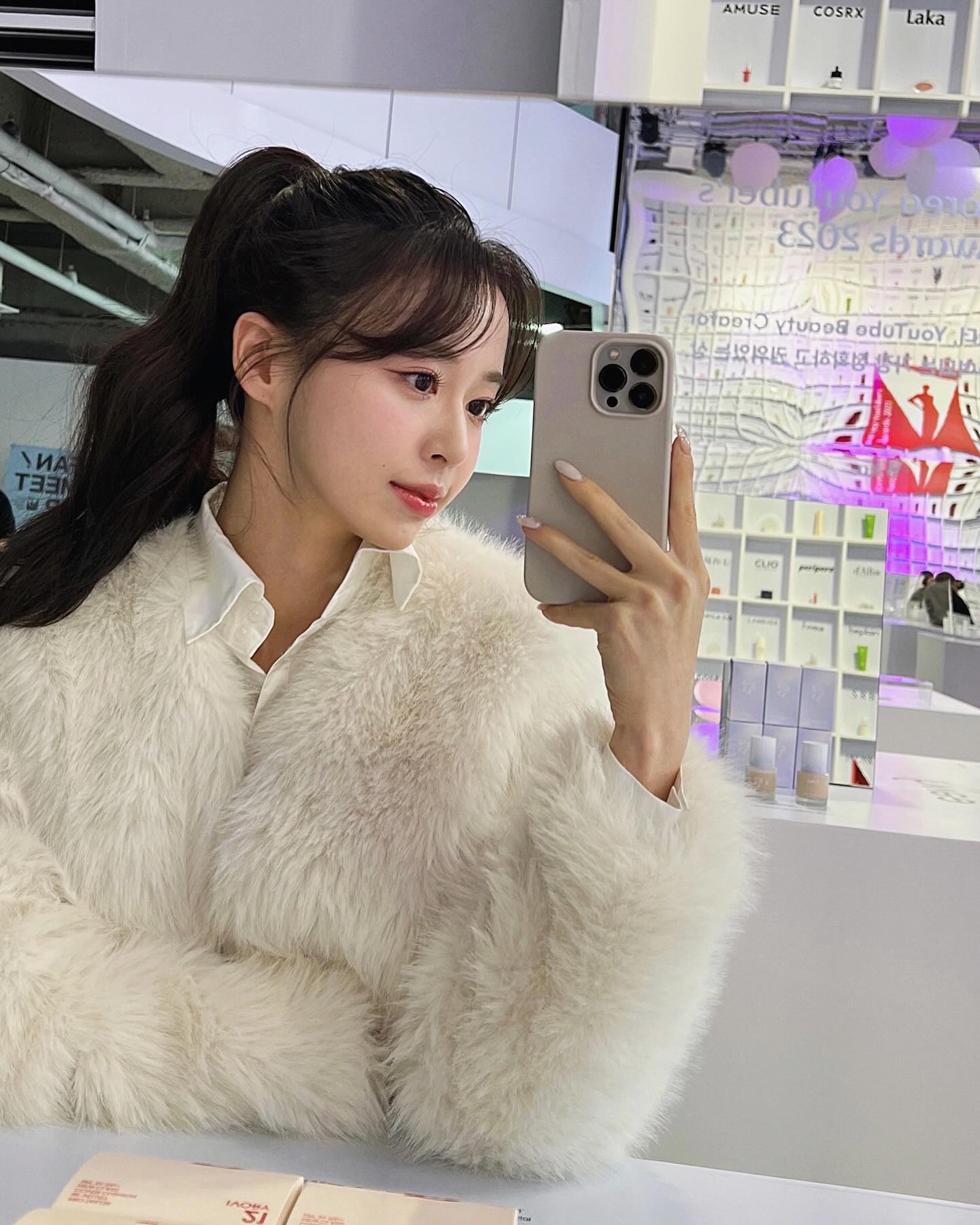 혜쿠지분들 가로수길에 올해의 뷰티템들을 
만나볼 수 있는 KYA2023전시가 생겼어요♡
핫한 제품들로 구성된 어워드 전시라 
저도 많은 뷰티템 정보를 얻고왔는데
코덕이시라면 정말..꼭! 추천하고싶은 핫플이에요….❤️💄💋

1300명 크리에이터 추천 데이터를 기반으로 
최우수 브랜드를 시상하는
국내 유일 전시라서
시간되시면 꼭 들려보세요👀❣️

leferient 
📍서울시 강남구 도산대로 15길 35, B1-2F
#광고 #KYA2023 #레페리 #레페리어워즈 #팝업전시