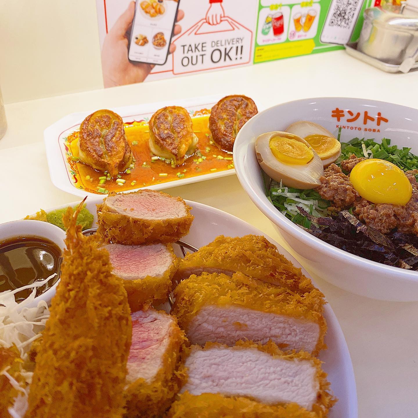 #동탄센트럴파크맛집

-

일본여행 다녀 온 친구가 일본에서 먹었던 소바보다 
맛있다고 했음 말 다한곳👍

비벼먹는 소바 처음 먹어봤는데 
완전 반했습니덩🫶
먹는 방법도 신기했던 소바!!
돈까스는 말모,, 진심 부드럽기의 극치 

동탄센트럴파크 주변으로 맛집 정말 많은데 
킨토토가 원탑⭐️
소바+하이볼이면 끝나는 조합,,
타마고소바 강추임니더🙌

📍킨토토 동탄점

매일 11:00~20:30
〰 ️건물 앞 주차가능
〰️ 아기의자⭕️

-

#동탄맛집 #동탄센트럴파크 #화성맛집 #동탄혼밥 #동탄데이트코스 #리뷰노트 #협찬