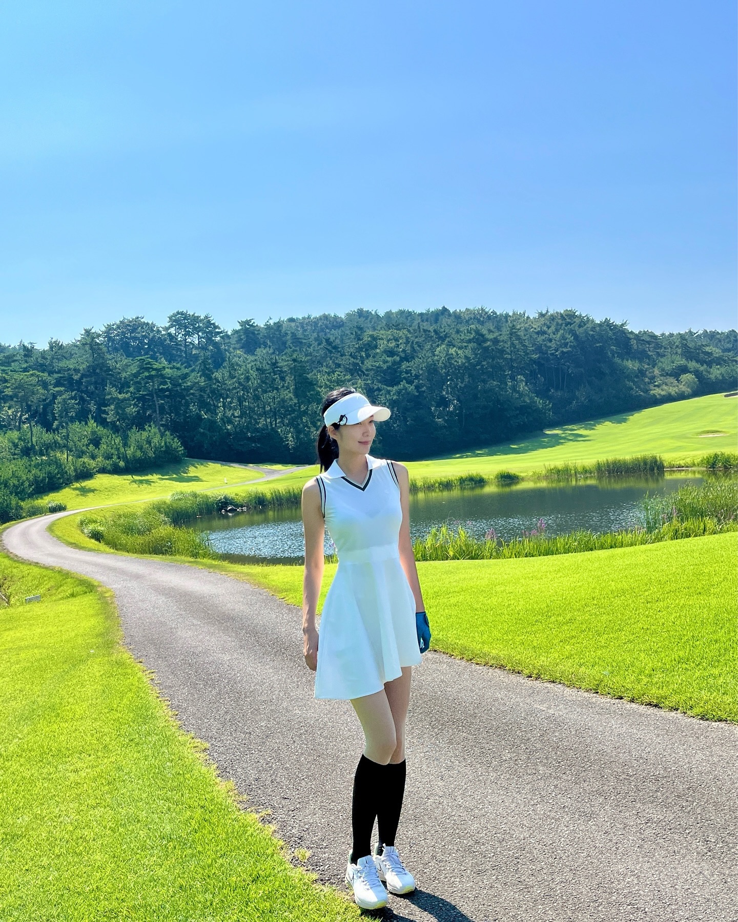 여름골프
이거 아무나 치는거 아니다잉 🥵
스윙을 하는건지 춤을 추는건지 
몰랐다고 한다……….💦

끝나고 맛있는거 먹을때 더 행복했던건 안.비.밀 

#골프 #지포어 #패션모델 #라운딩 #여름휴가 #해운대 #kmodel #golf #mood