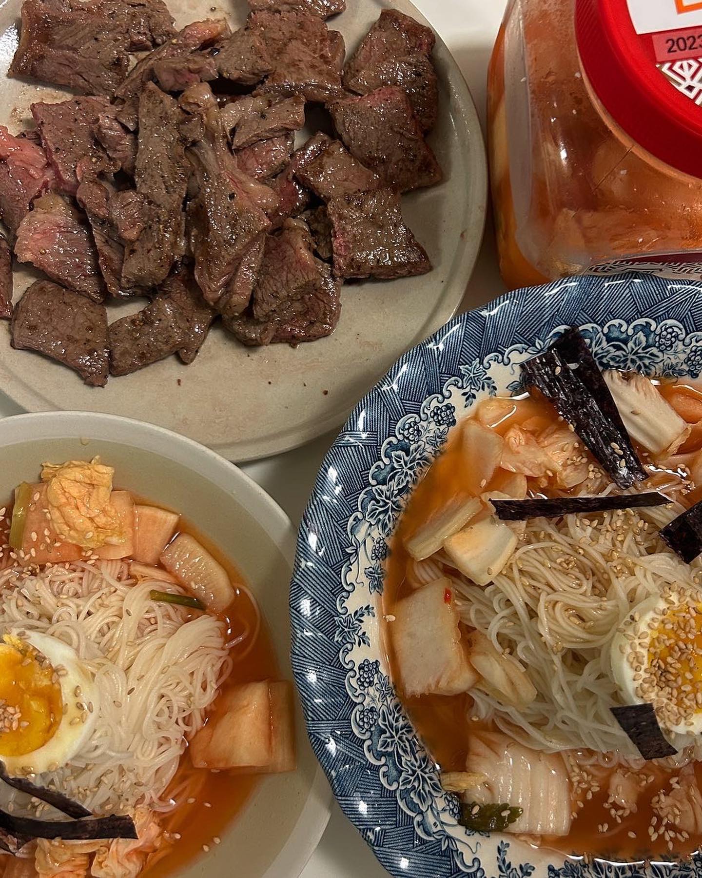 #협찬
#슬꿀맛집_배송 
#종가나박김치 

개운하면서 새콤한 맛으로 입맛을 돋워주고 미나리를 더해 특유의 향미가 일품인 종가의 나박김치 소개드려요🩵

명절 제사 음식 준비도 하고, 기름진 명절 음식과 종가 나박김치와의 깔끔한 궁합도 일품‼️

저는 한우 등심과 함께 나박국수로 즐겨보았는데 기름 많은 소고기와 역시나 궁합이 찰떡이더라구요👍🏻👍🏻

종가 나박김치만 있다면 맛있는 국수도 뚝딱 가능하답니다❤️

믿고먹는 종가의 나박김치 강추드려요🔥

🌷구매링크: 
(https://www.google.com/url?q=https://www.google.com/url?q%3Dhttps://www.coupang.com/vp/products/111217722?itemId%253D335005935%26amp;sa%3DD%26amp;source%3Deditors%26amp;ust%3D1694614656503325%26amp;usg%3DAOvVaw1BCjYwjtY4rIbJoPIqQVjj&sa=D&source=docs&ust=1694614656512000&usg=AOvVaw02edtQeG_wFa_c0xu_75al)

#대한민국대표김치 #대한민국1등김치 #글로벌김치 #종가집리브랜딩 #종가 #홈쿡스타그램 #나박국수 #캠핑간단요리 #협찬환영 #협찬디엠 #협찬문의dm