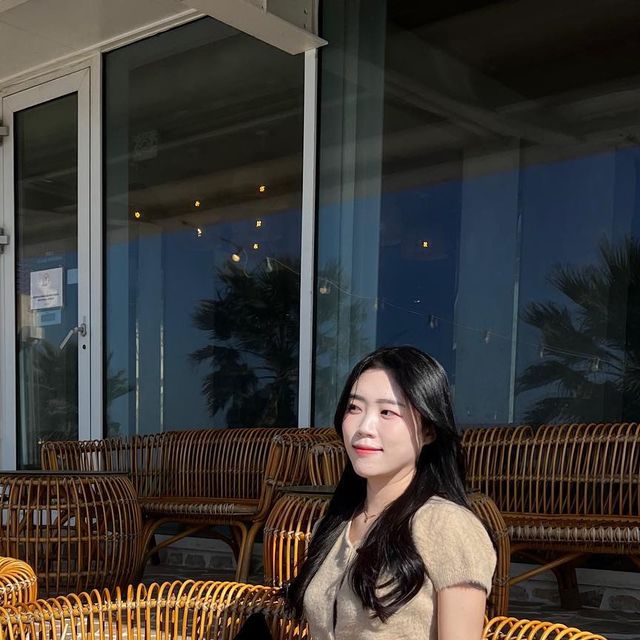 𝓜𝓲𝓷𝓙𝓪𝓮 on Instagram: "이번에는 반스타킹을 신어봤는데 생각보다 착용감이 너무 좋고 나름 추운 날씨임에도 적절했던!! 적절히 조여줘서 다른 흘러내리는 스타킹에 비해 올리던 순