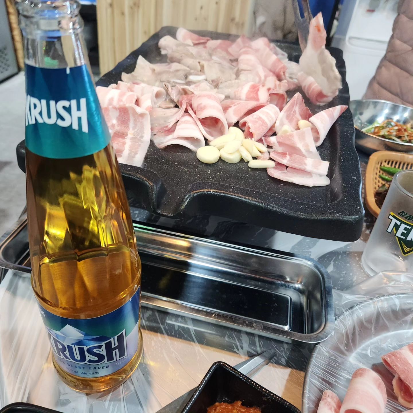 .
요즘 크러쉬맥주에 꽃힌
카리
.
저번에 우연히먹다가
테라에서 갈아탐
.
완전 깔끔하니
목넘김이 너무 좋음
.
오늘 또 땡긴다
캬~~~
.
.
.
#크러쉬맥주
