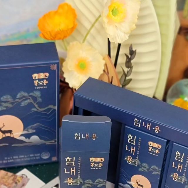 Yuhwanine on Instagram: "#광고 추석지나고 지친 저희부부가 #기력회복 을 위해 챙기고 있는 #몸엔용 #힘내용 스틱형에 맛도 좋아 챙기기 탁이네요! 곧 수능인 조카도 챙겨줘야겠어요~ . . . . . . . .