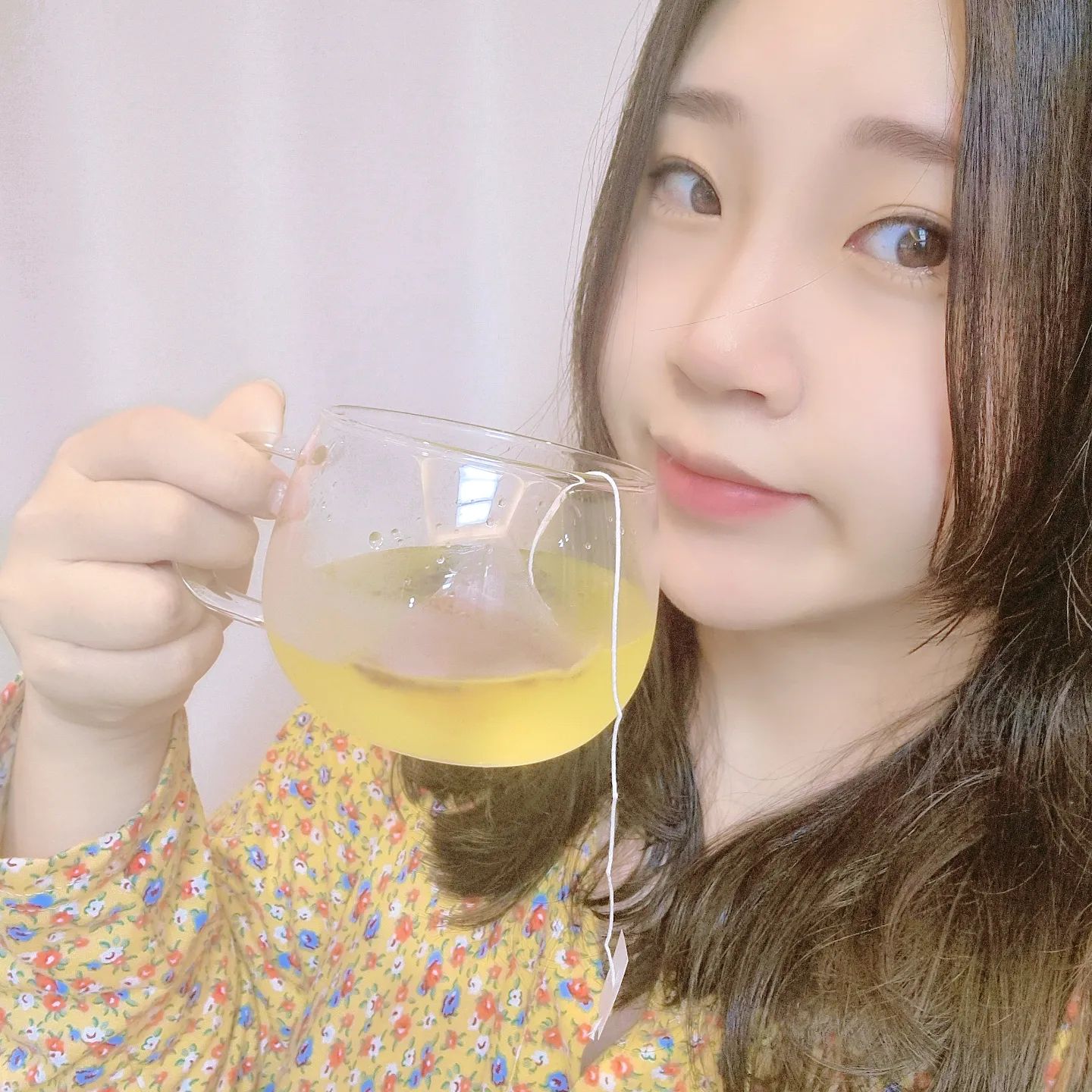 #광고 📍마더스밀 호박 루이보스차

whittlestore_official 

프리미엄 육아전문 회사 위틀스토어 에서
새롭게 런칭한 마더스밀❤️
입덧이 심한 예비맘님들 향부담없는 입덧차
호박루이보스차!

오는 2월23일!런칭 기념으로
위틀스토어에서 런칭특가로 구입 가능
하다는거!❤️ㅎㅎ 

저는 임신초에 진짜 입덧이 심해서
물도 비려서 잘 못먹었거든요!
입덧차로 루이보스차도 사서 먹었는데
비려서 비싼거 다 버린기억도 있어요ㅜ

마더스밀 호박루이보스차는
호박45%,유기농루이보스35%,현미20%
향은 약하고 고소한 맛이나요!
실길이가 19cm라
텀블러에 넣어도 실이 빠지지않아서좋더라구요!
유기농 루이보스 클래식등급에 해썹인증이라
너무 믿음이가요!
친환경 옥수수전분 삼각티백이라 더더욱
안심!
뜨거운물 차가운물 둘다 잘 우려져서 
좋았어요!

저는특히 요로결석에 아직 돌이 안빠져서
혈뇨도 나오고 통증이 아직있거든요
물을 많이 마셔야해서 티백하나로
여러번 우려서 하루종일 1리터 이상 먹고
있는데 너무 좋더라구요!❤️👍

#마더스밀 #임산부붓기차
#임산부호박차
#임산부음료 #임산부좋은차 #임산부차 #임산부루이보스차
#입덧차 #임산부붓기차추천 #임산부차추천