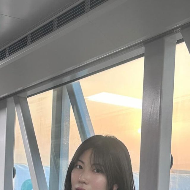  읁 on Instagram: "내 나이 27••• 첫 해외 여행을 ㄱㅏㄷㅏ - ✈️"