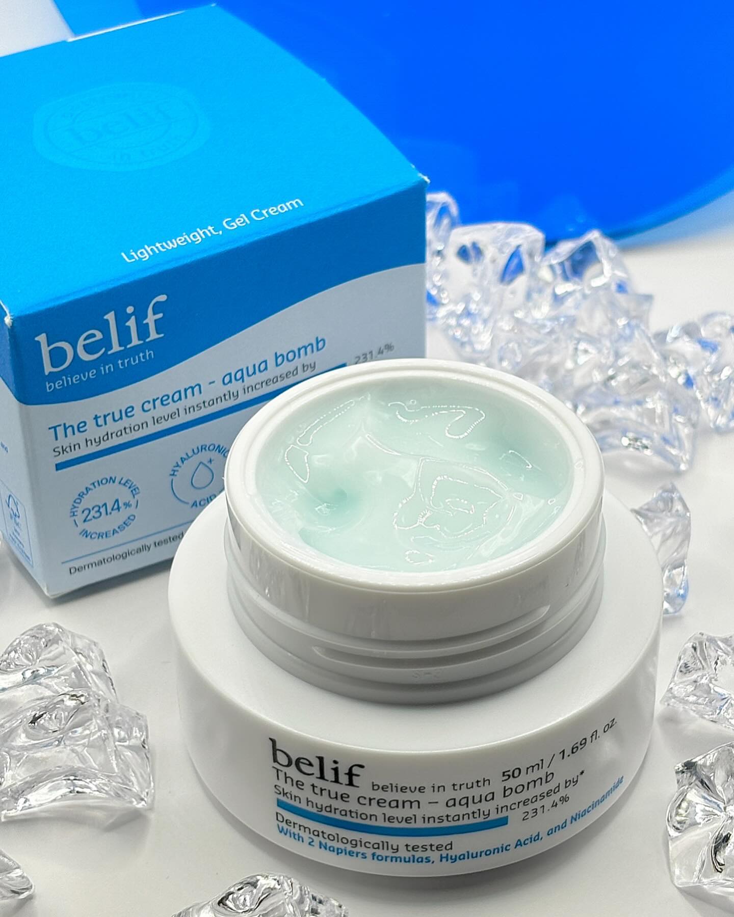 #광고 belif.official

폭발적인 수분감으로 유명한 빌리프의 수분폭탄™ 크림이 더 강력한 성분과 효능으로 업그레이드 된 ‘더 트루 크림 – 아쿠아 밤’ 2세대로 새롭게 출시됐어요!

14년 동안 누적 판매량 1,300만개를 돌파*하며 꾸준한 사랑을 받아온 빌리프의 수분폭탄™ 크림답게 즉각적인 수분 충전을 느낄 수 있었는데요

‘더 트루 크림 – 아쿠아 밤’ 2세대는 푸른 빛의 탱글한 젤 텍스처로 피부 수분 레벨 231.4% 증가**했고, 도포 10초 후에는 피부 각질층 10층까지 수분감이 도달**해요! 심지어 다양한 기후에서도 살아남는 강력한 수분 지속력까지 입증*** 받았다고 하니까 만족하지않을 이유가 없죠!

입증 자료로 증명하는 빌리프의 수분폭탄™ 크림 ‘더 트루 크림 – 아쿠아 밤 2세대’
촉촉함을 확실하게 느끼고싶으신분들! 꼭 추천드릴게요 

*빌리프 더 트루 크림-모이스춰라이징 밤, 더 트루 크림-아쿠아 밤 토탈 판매수량 기준(2010년~2023년 누적집계)

**성인 여성 30명 대상 인체적용시험 결과 / 기관 : ㈜엘리드 / 기간 : 2023.05.08 ~ 2023.05.12 

***미국 4개 지역(저온다습/저온저습/고온다습/고온저습) / 성인 여성 30명 대상 인체적용시험 결과 / 기관: ㈜엘리드 / 기간 : 2023.05.08 ~ 2023.05.12

#광고 #빌리프 #아쿠아밤 #폭탄크림 #수분폭탄™ #10X10수분 #수분크림 #싱글즈 #인품사