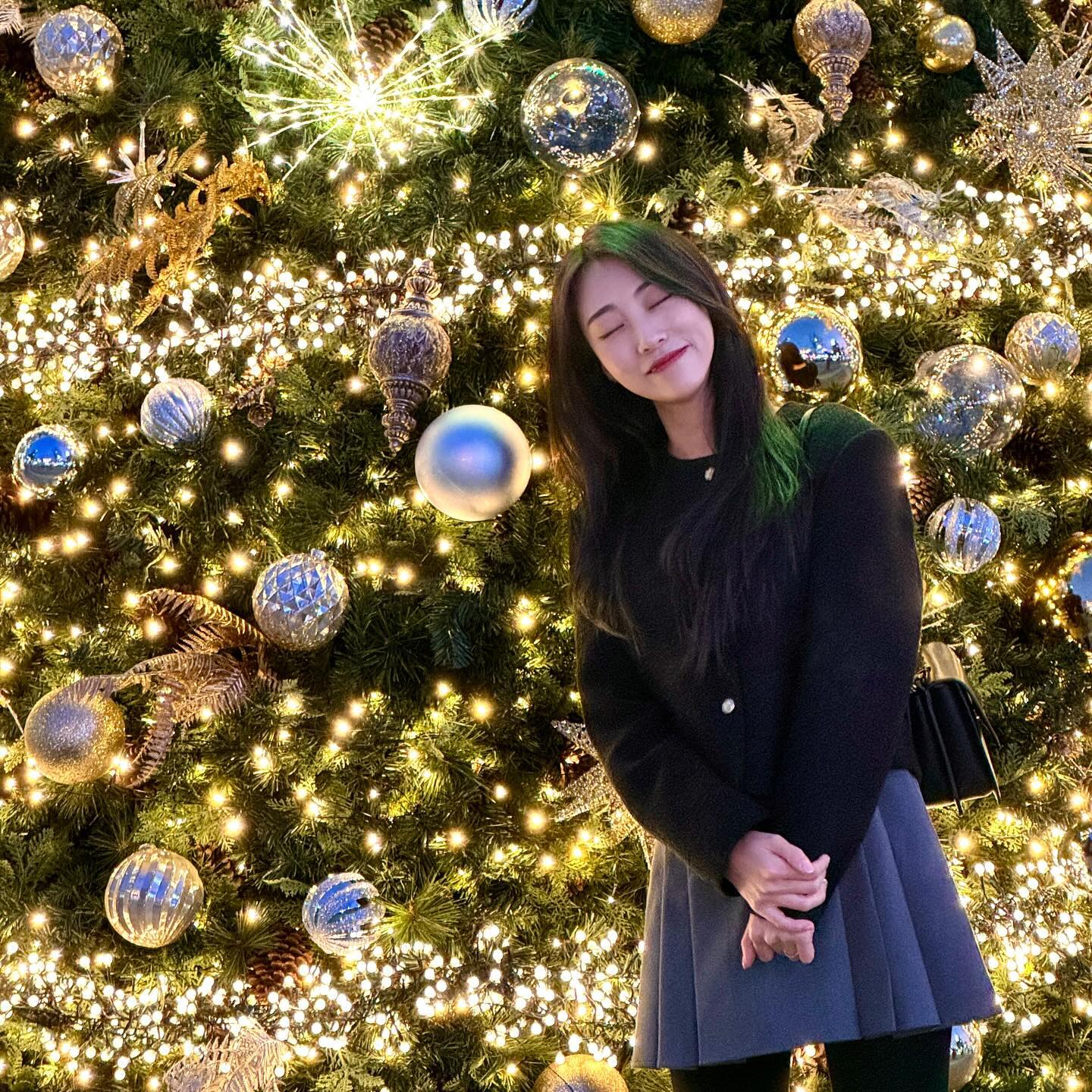 오랜만에 오빠랑 데이트💛
어딜 가나 크리스마스 느낌 한가득한게
이제 정말 연말이구나 싶더라구요💛
얼마만에 둘이 밖에서 마시는 와인인지..
다른거 다 모르겠고 참치 김밥 최고 짱 대박
.
.
#가로수길와인바#제일샴페인