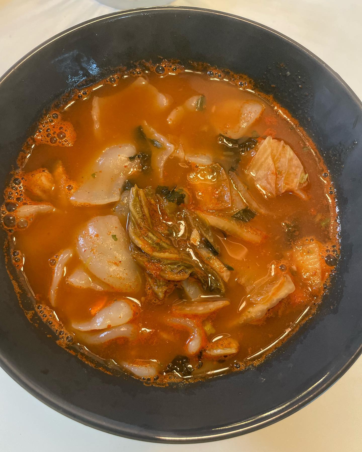 남은 수제비 사리로 
김치 송송송 넣어 완성한
얼큰한 김치수제비

오늘 저녁은 너야! 

#김치수제비 #집밥 #혼밥
#먹스타그램 #맛스타그램 #저녁메뉴 
#먹팔 #맞팔 #일상 #좋반
