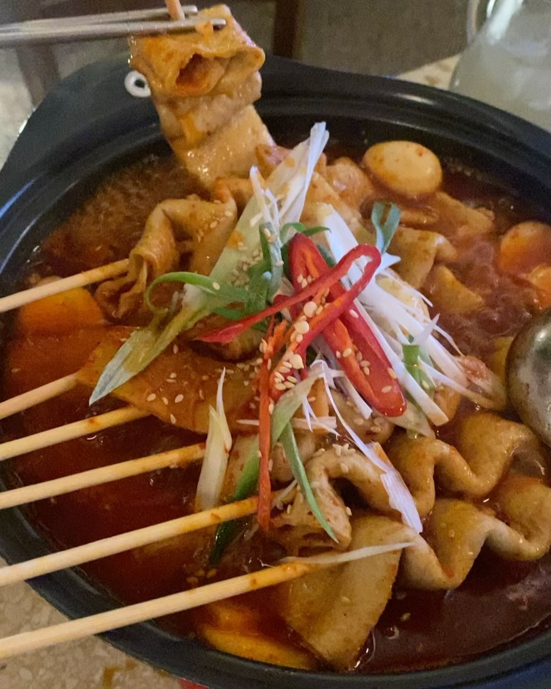 가끔 어린이들 노는곳에 간다
가성비좋고 분위기 좋은 젊은친구들 버글버글버글한
인쌩맥주 의 안주는 1만원 미만 혹은 초반으로
갓성비 으뜸이고나👍
포도봉봉이 들어간 알봉주에 한잔🍶
달달~한 안주들은 어린친구들 취향인듯ㅋ
어른입맛인 나는.. 어른들 노는데 가야긋다규ㅋ

#딩동 #인쌩맥주 #가성빅갑