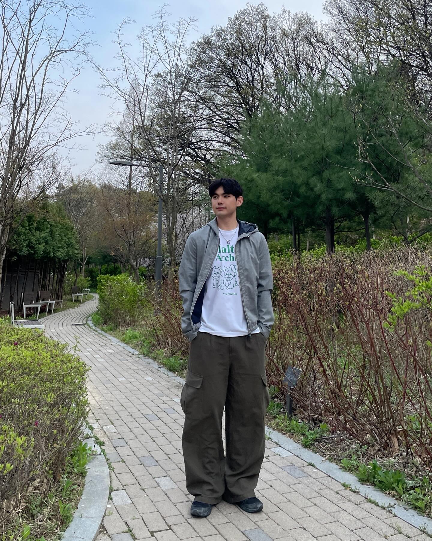#협찬 breuer.korea 

‘브로이어 후디 재킷’

역시 브로이어 재킷! 넘나 편하고 이쁘닷😌

최근 더현대 서울 3층에 브로이어 팝업 매장이 오픈했다고 하니 방문해 보시는걸 추천드립니다🔥🔥

#브로이어 #Breuer #브로이어플러스 #더현대브로이어 #남자코디 #봄코디 #옷스타그램 #데일리코디 #오오티디 #오오티디패션 #ootd #ootdfashion #korean #koreanfashion
