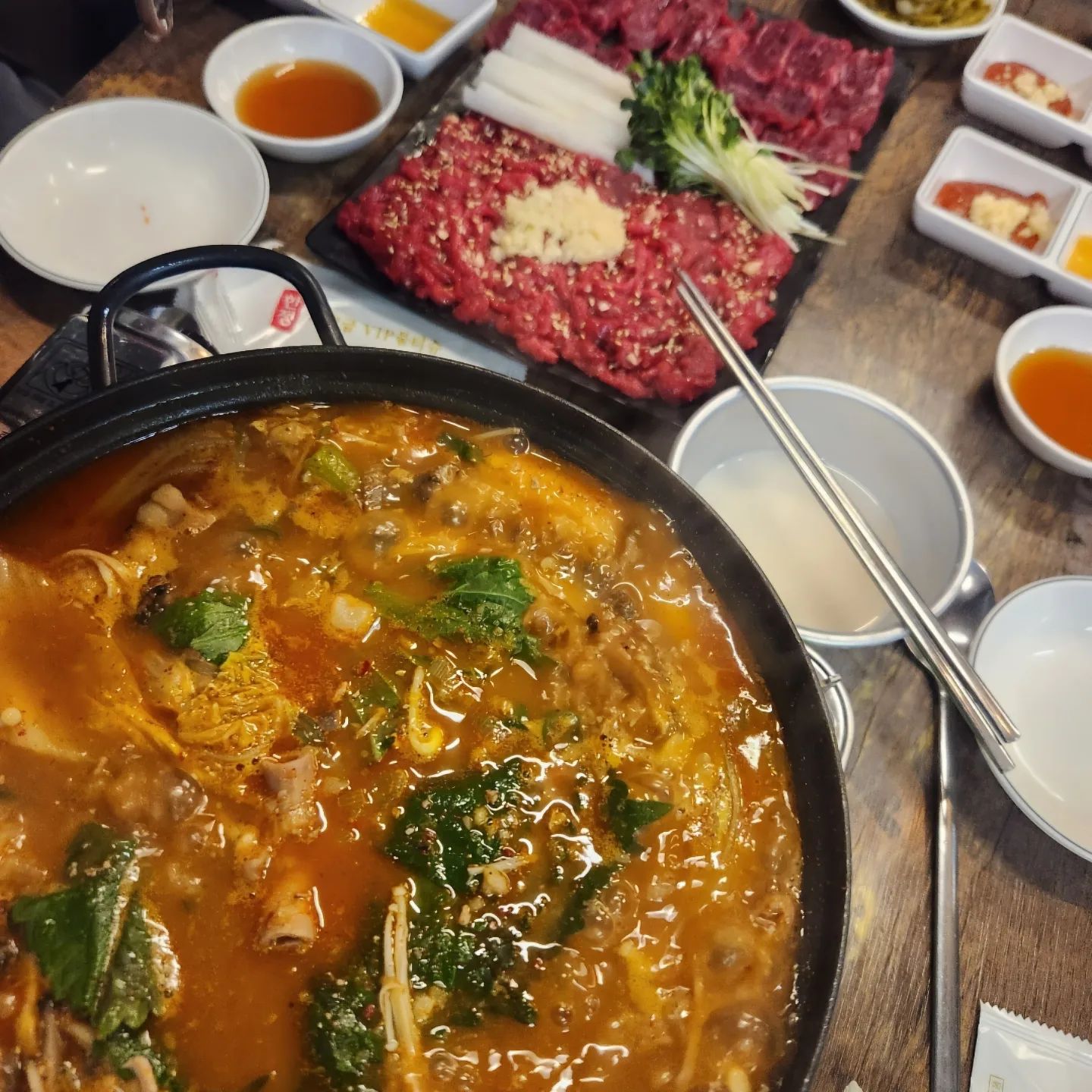 현생이 너무너무너무 바쁜요즘이네요 😭
피드를 한달만에...
바쁜 현생에 치이다가 감기 몸살로 앓는중 😂

요즘 콧물감기가 그르케 유행이라 하더라구요
#아프지말기 

언능 회복해서 답방도 갈게요오💘

#독하다 #몸살 #뜨끈한국물요리 #육회 #맛있지 
#힘