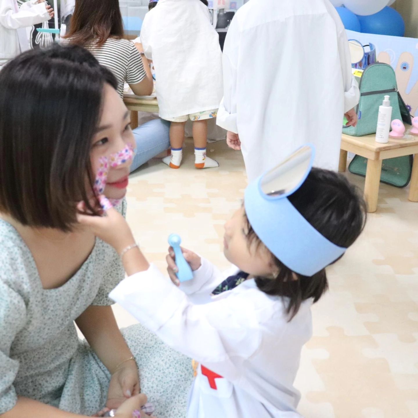 엄마와 함께하는 병원놀이~~👩‍⚕️

붕대를 잘 감을 줄 아는 지노니

#병원놀이 #엄마와함께
