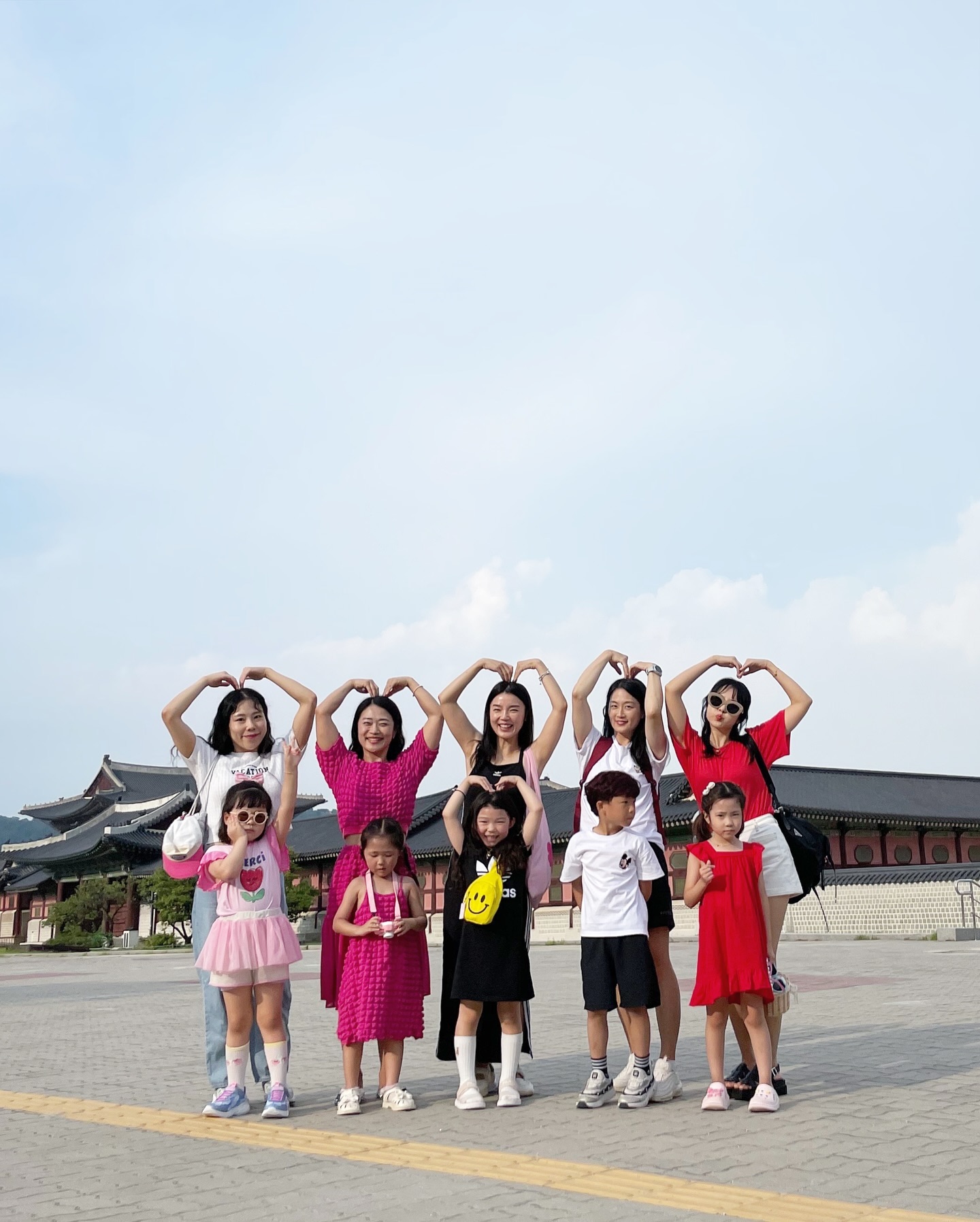 오늘이 우리 추억의 한 페이지가 될 수 있게❤️
소중한 폴메들을 만나 이렇게 아이들을 데리고 함께 여행할 수 있는 오늘이 정말 뜻깊다~ 우리의 인연이 오래도록 이어갈 수 있기를🙏