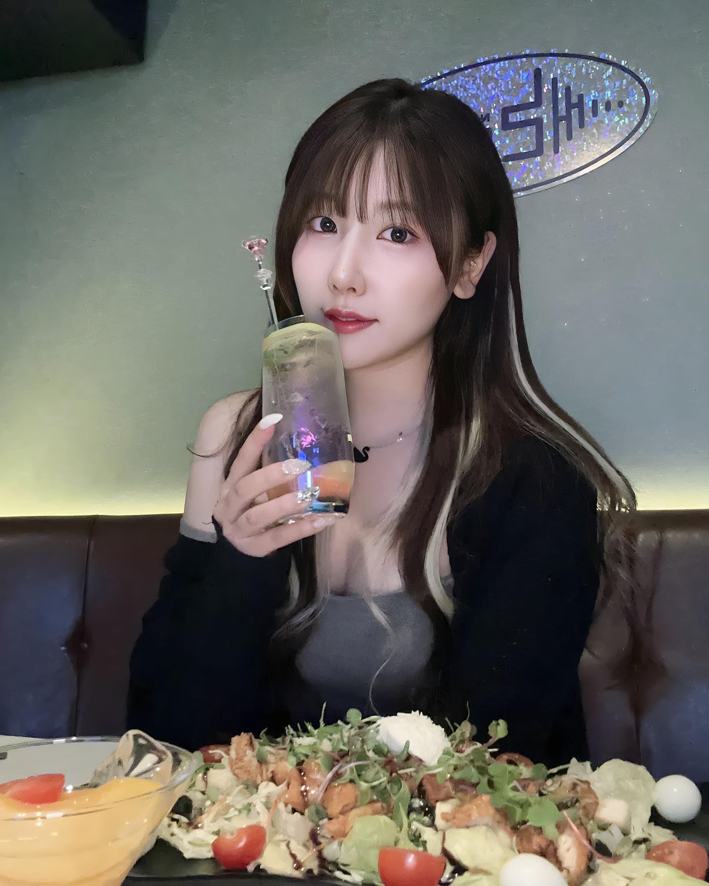 #ad #광고

🏷𝑻𝒉𝒂𝒏𝒌 𝒚𝒐𝒖 _ nonda_bupyeong

술 먹을땐 노래타운이지 ~!! 🎤

infica.posting

부평 노래타운 논다를 다녀왔어요!!😆

음향시설이 너무 좋아서 노래 부를 맛이 나구
디자인 인테리어부터 너무 깔끔해 들어갈때부터 기분이 좋더라구요!!

해당 곡으로 점수 스코어 1등시 상품 증정하는 골든 마스크!🎤
상품 걸고 방vs방 노래대결로 안주까지 얻어가는 게임이라니..

TV터치 스크린으로 주문이나 호출까지 모두 할 수 있어서 편하게 즐기는데만 집중했어요!😝
연말, 연초, 생일 파티, 모임장소로 추천드려요👍🏻

#부평핫플 #부평노래방 #인천부평노래타운 #부평노래타운 #부평놀거리