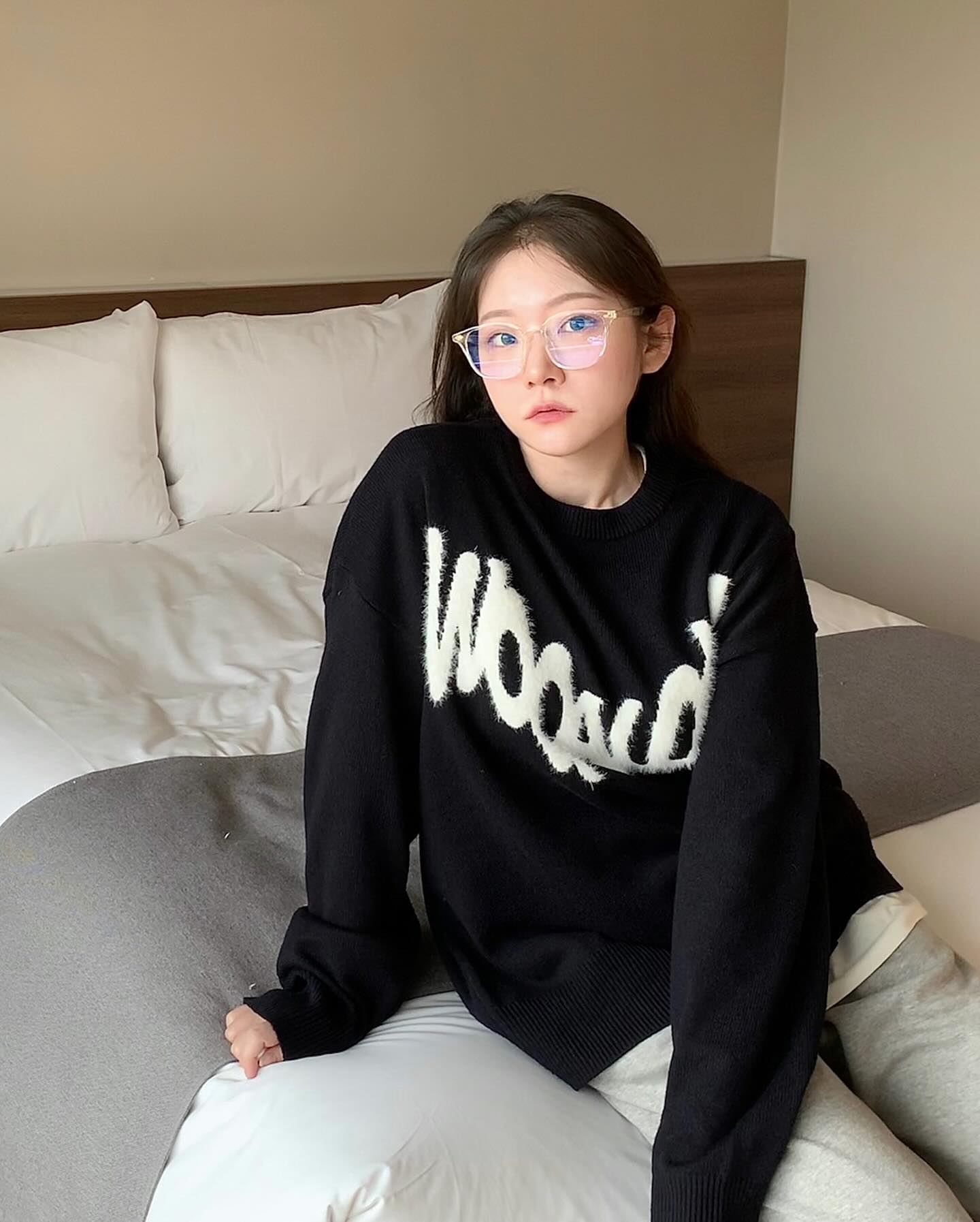 #가족여행 으로 강원도 가는 날 하필 비가 계속,,,🥲🥲
그래서 계획 다 없애버리고 호캉스로 결정!!!
이번에 방문한 숙소에 #온천수수영장 이랑 #글램핑 도 있고 엄청커서 여름에 사람에 치일 것 같지만 그래도 너무 추천해요!!🫶🏻
비와도 이쁘고, 낮에 봐도 이쁘고, 저녁에 봐도 너무 예쁘ㅠㅠ