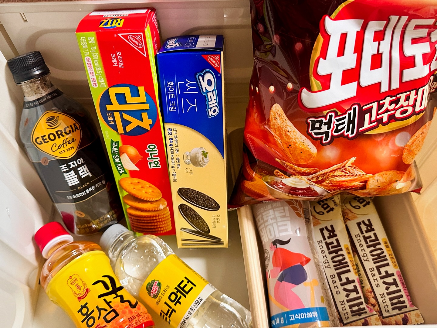 집덕후박스🤭

라이프집에서 이벤트로 받은 집덕후박스 홈카페편🤍
구성품도 알차고 박스도 실용적이라 왕 좋음😍
요즘 집 밖은 위험하니까 집덕후박스로 집에서 힐링하기 최고:)
⠀⠀⠀ 
#라이프집 #집덕후박스
