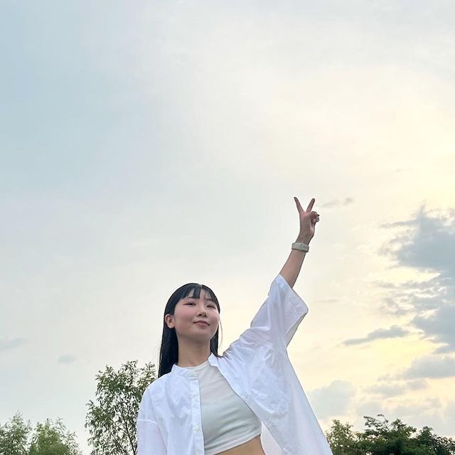 KEEPNEW : 킵뉴 on Instagram: "#광고 #아이러니포르노 #와이드팬츠 . 정말 편하고 가볍고 예쁘고 다하는 바지👍✨ 나일론 100%라 입었는지 모를정도로 가볍고 여유로운 와이드핏이라 입었을때 너