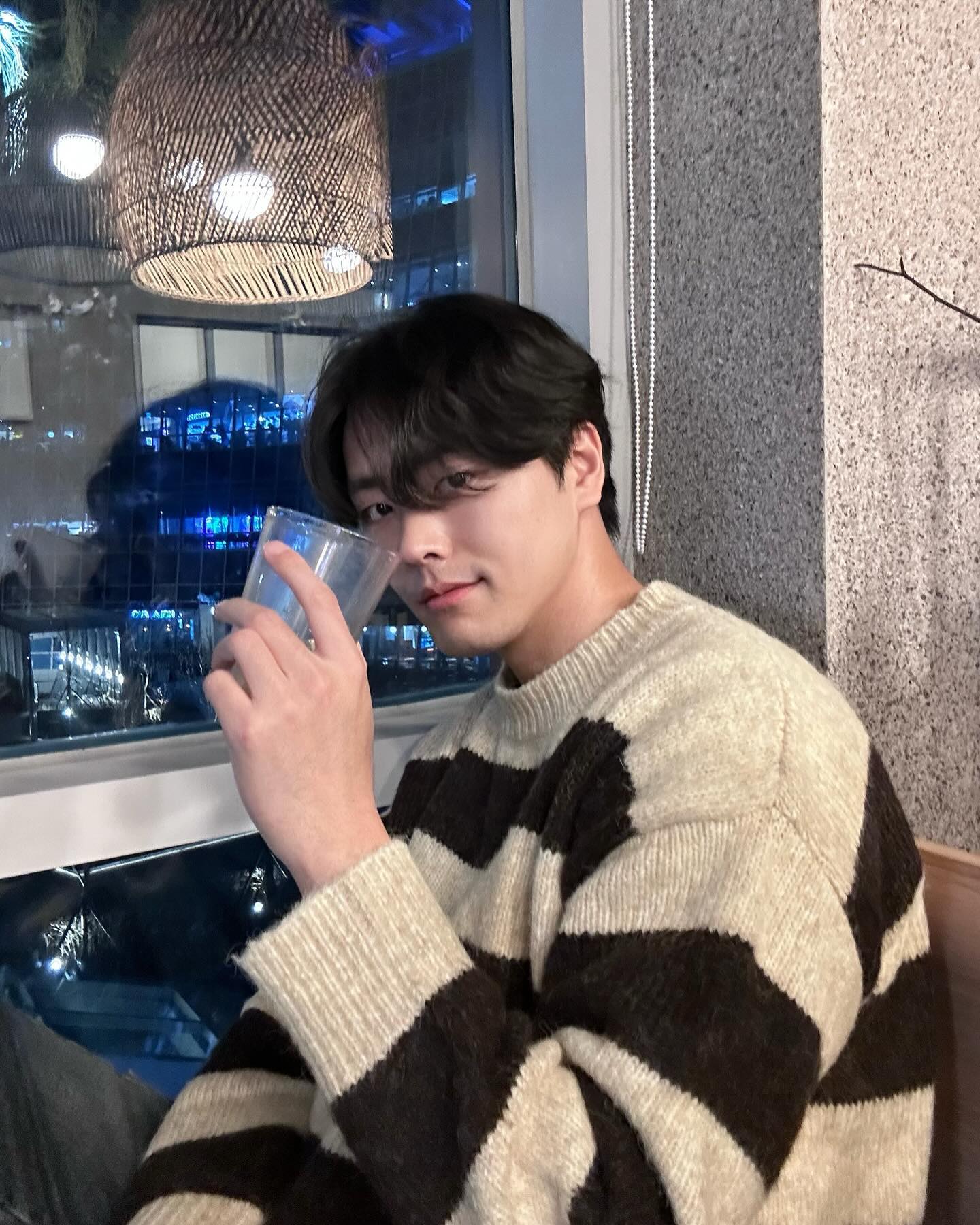 머리 많이 길렀다 겨울이 찾아옴🤍