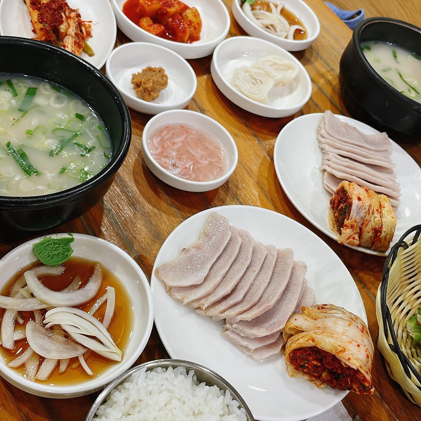 급여행치고 꽤 체계적인 
첫째날의 먹부림✌🏻
#수영공원돼지국밥 
#해운대옛날팥빙수단팥죽 
#미포카페경아 
#해운대암소갈비