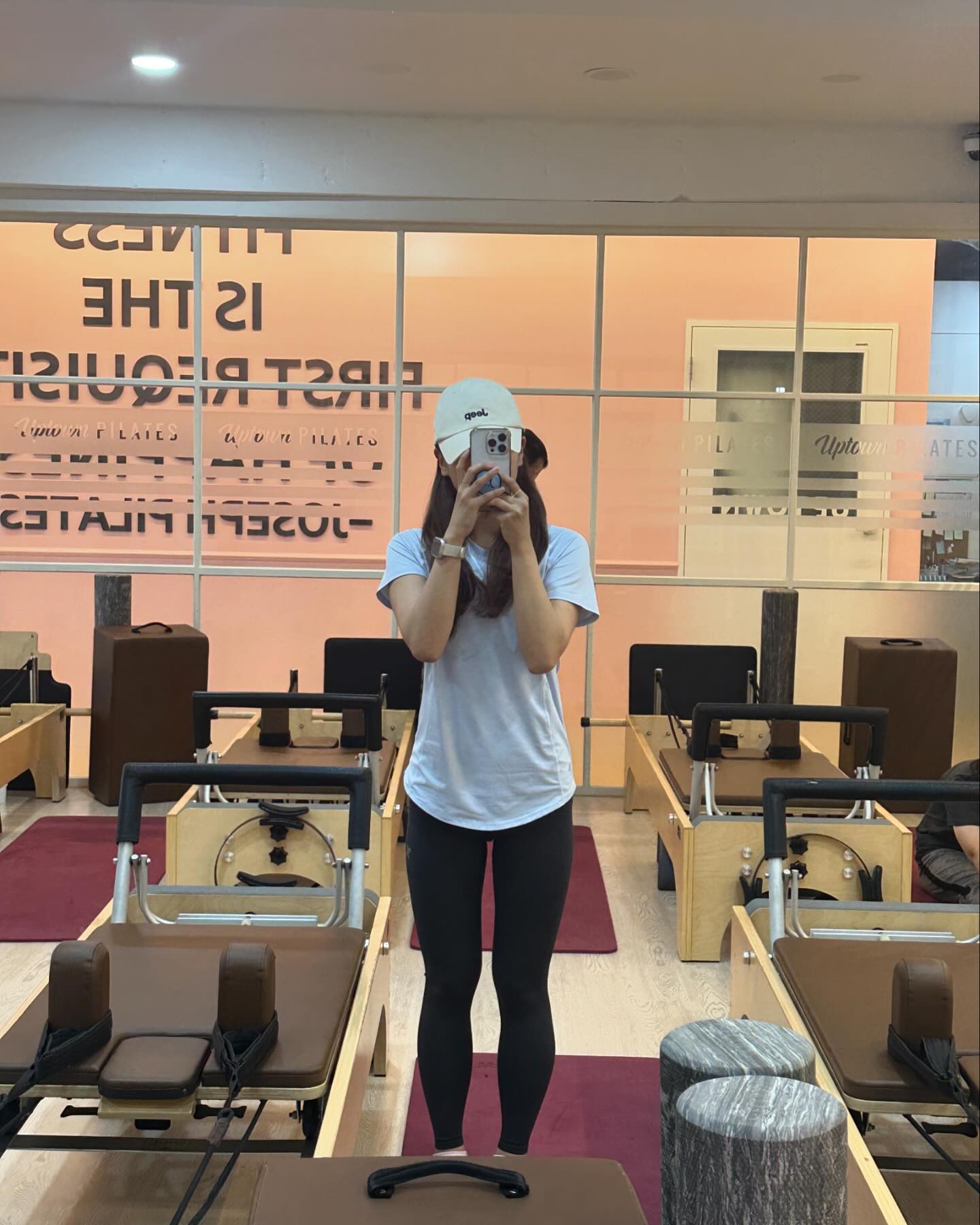 24.07.19(금)_2/20🐷

매일 매일이 연차였으면 좋겠다❤️‍🔥

코어데이였는데,, 10개 조차 채우지 못하는 지경이 됐다,,
쌤이 잡아주러 오다가 엎드려버리는 나를 보고 카운트 멈춰버리셨,,😅

그리고 토요일!!
오전에 운동가려했는데,, 역시나 알람 끄고 기절해버렸고,,
저녁에는 SG워너비 콘서트🩵

너무너무 가슴 벅찼던 콘서트라 일부만 박제💙
.
.
.
#필라테스리포머 #SG워너비콘서트