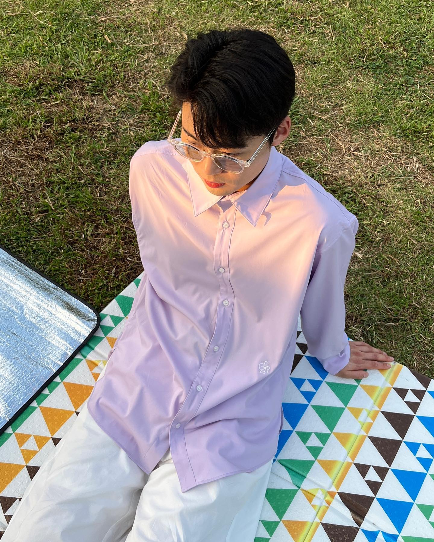 #협찬 #citybreeze 

보라돌이 뚜비 나나 뽀 👾

보라보라하게 입고 한강 피크닉🧺

링클프리 원단으로 구김이 덜하고, 
사이드 로고도 매력적인 셔츠입니다👍

👔- citybreeze_official 
👖- beslow 
👟- vans_korea 

#시티브리즈 #링클프리셔츠 #무신사 #한강 #한강피크닉 #피크닉룩 #피크닉코디 #보라셔츠 #연보라셔츠 #가을코디남자 #남자셔츠추천 #남자셔츠코디 #파스텔코디 #여의도한강 #여의도한강공원 #한강핫플